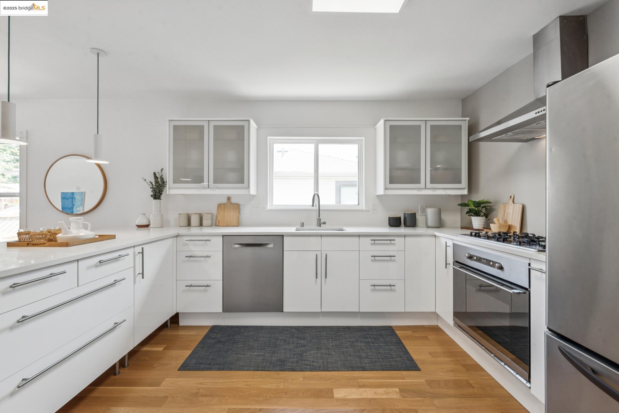 Detail Gallery Image 16 of 59 For 1516 Parker St, Berkeley,  CA 94703 - 3 Beds | 2 Baths