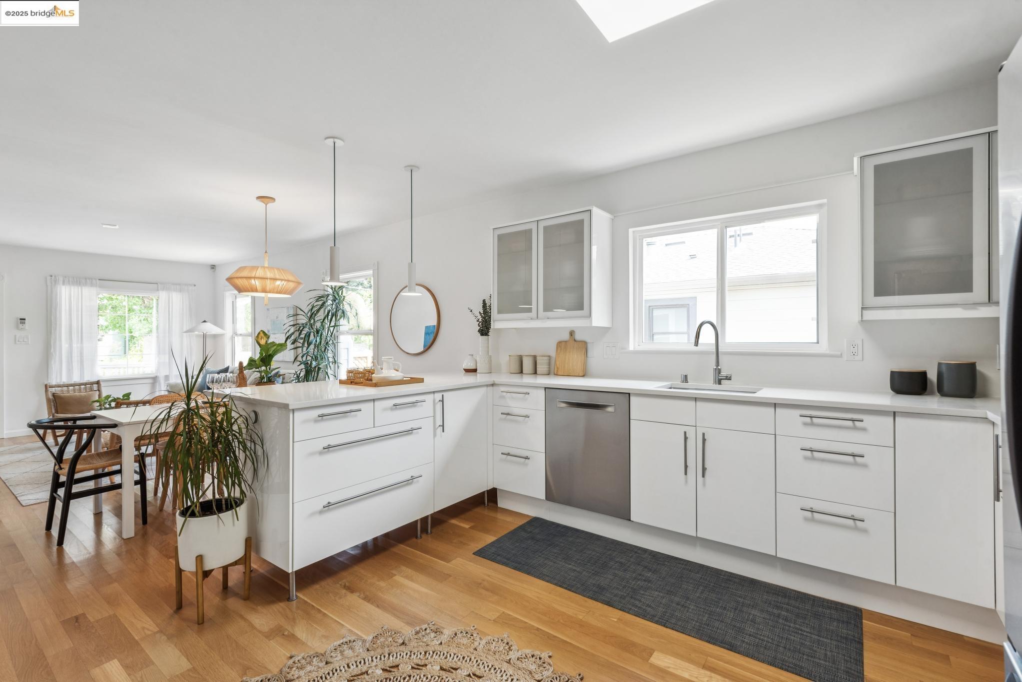 Detail Gallery Image 17 of 59 For 1516 Parker St, Berkeley,  CA 94703 - 3 Beds | 2 Baths