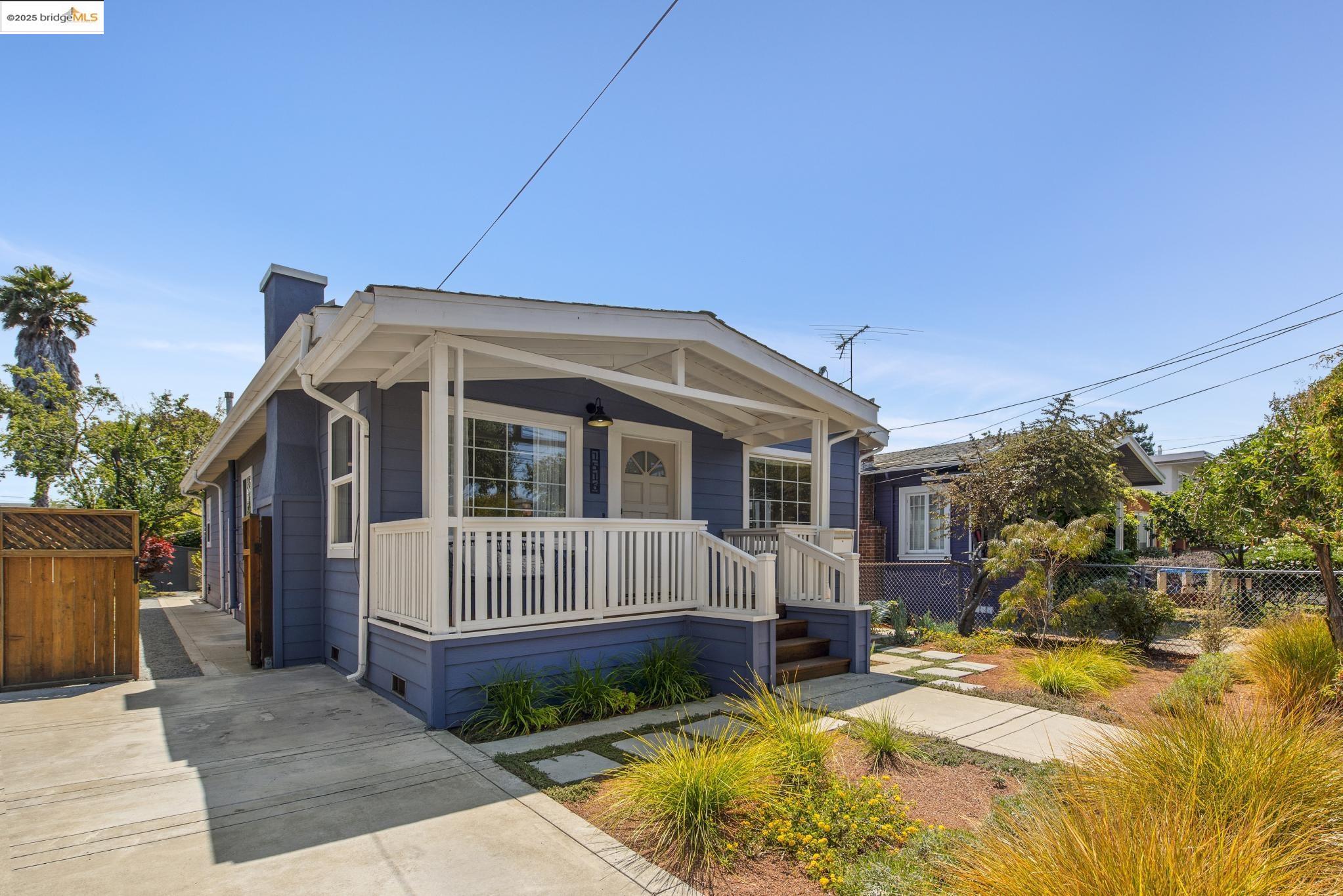 Detail Gallery Image 4 of 59 For 1516 Parker St, Berkeley,  CA 94703 - 3 Beds | 2 Baths