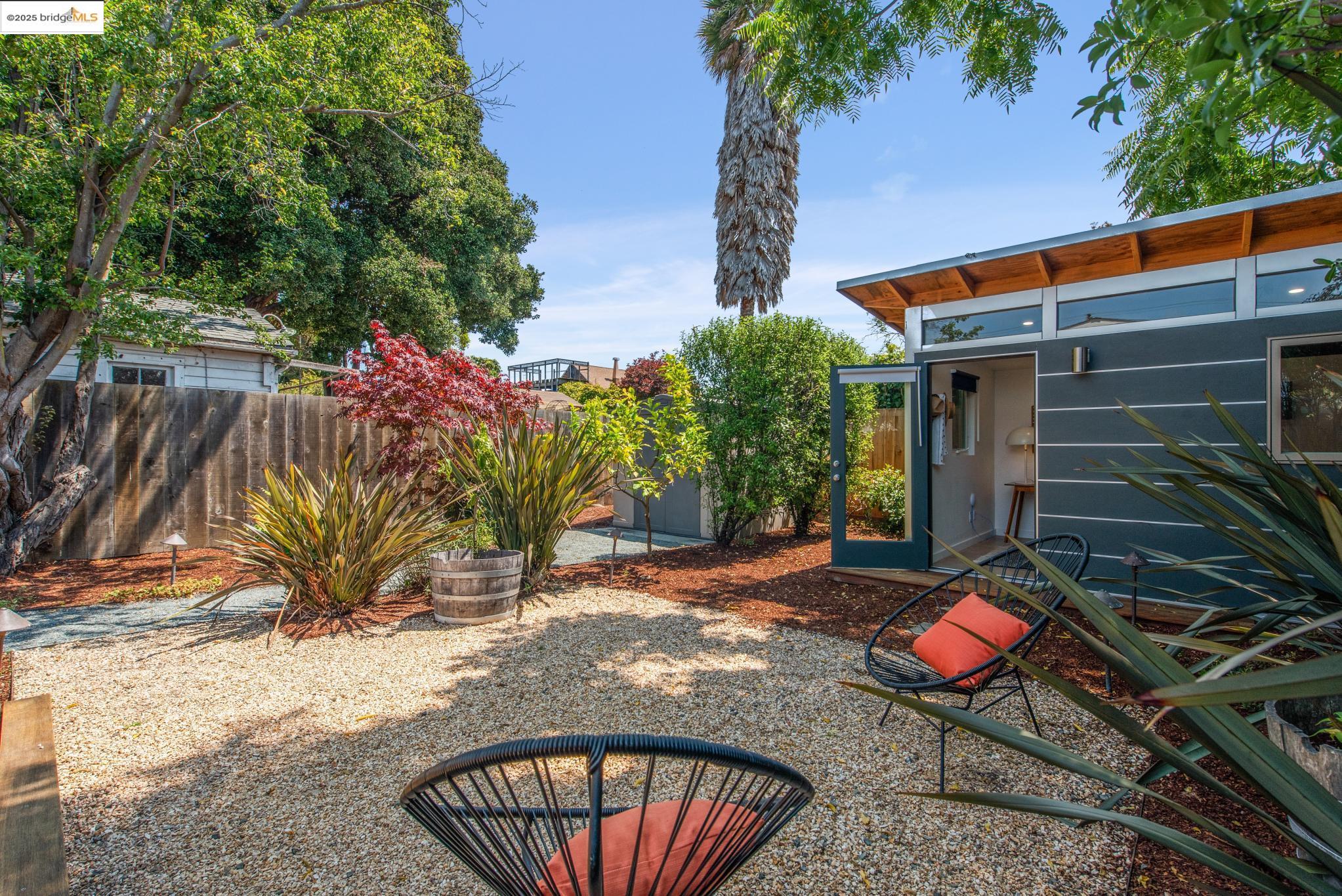 Detail Gallery Image 47 of 59 For 1516 Parker St, Berkeley,  CA 94703 - 3 Beds | 2 Baths