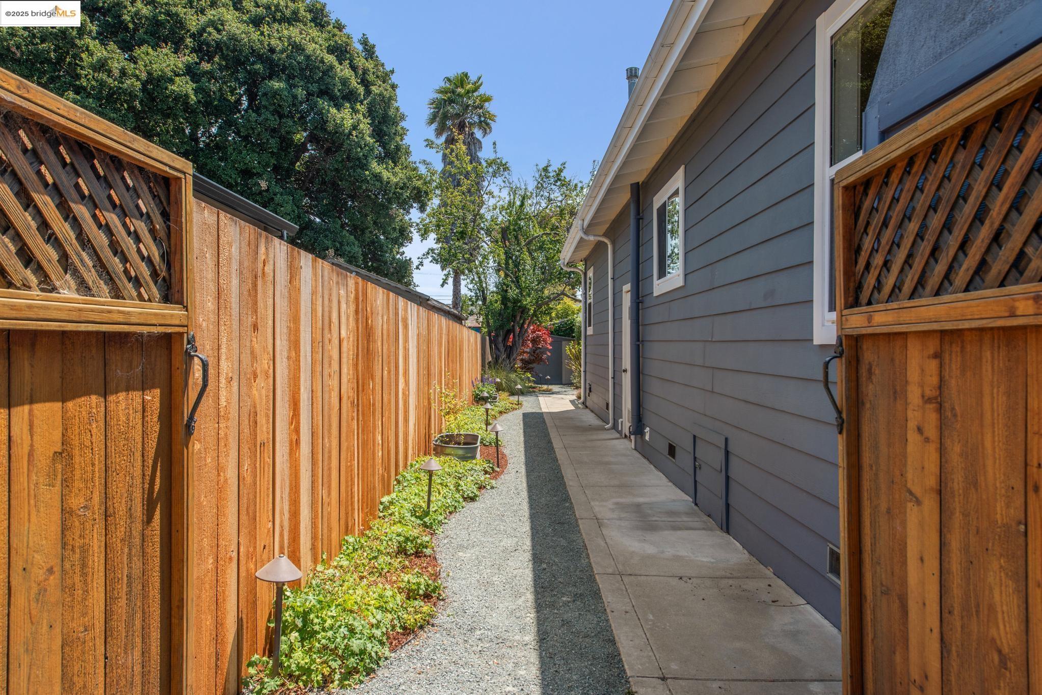 Detail Gallery Image 57 of 59 For 1516 Parker St, Berkeley,  CA 94703 - 3 Beds | 2 Baths