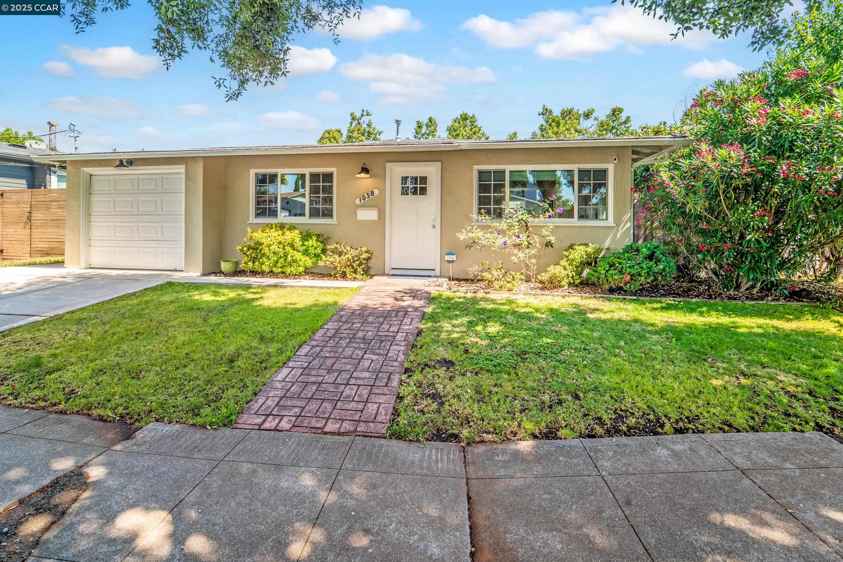 Detail Gallery Image 2 of 39 For 1058 Victoria Ave, San Leandro,  CA 94577 - 2 Beds | 1 Baths