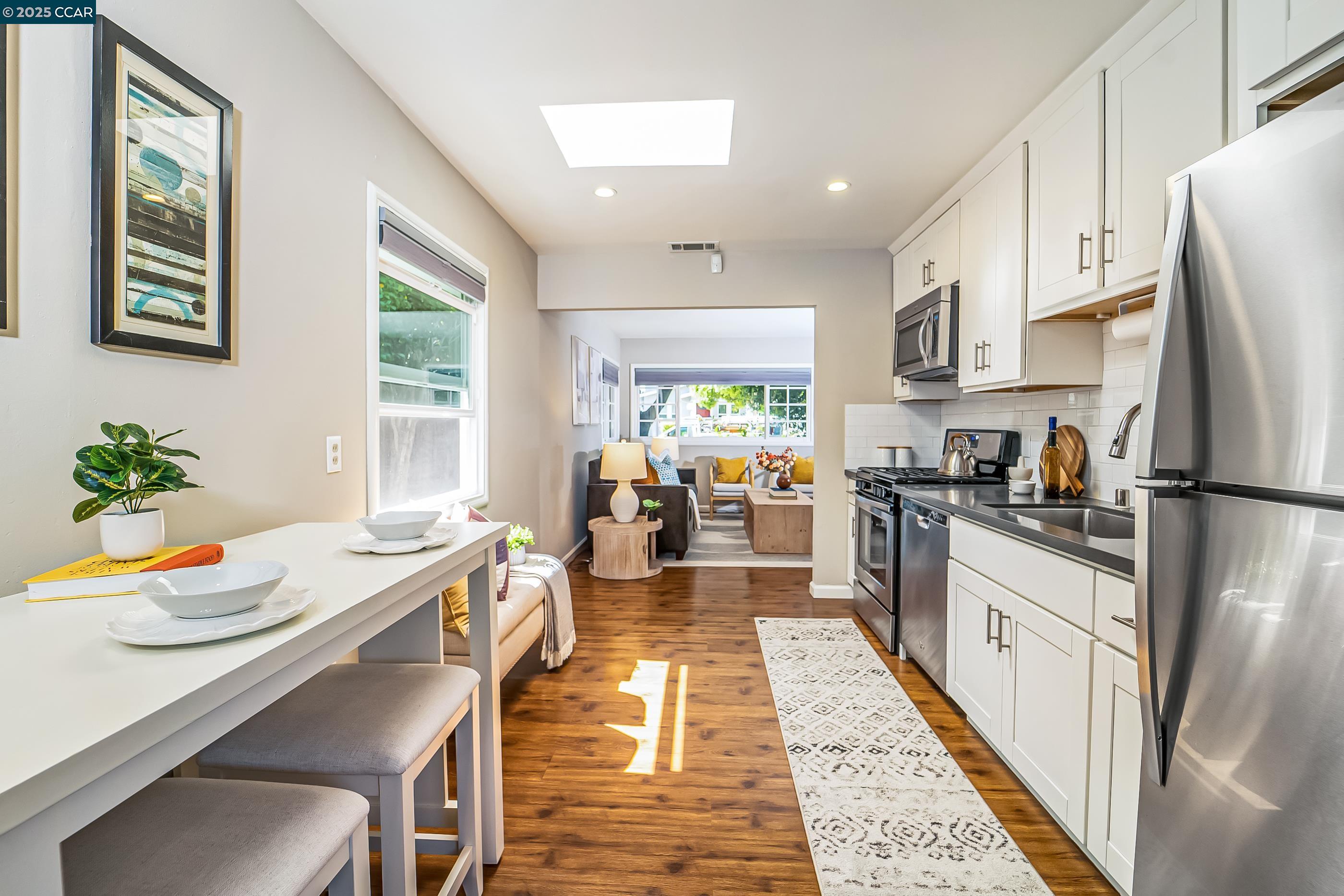 Detail Gallery Image 16 of 39 For 1058 Victoria Ave, San Leandro,  CA 94577 - 2 Beds | 1 Baths
