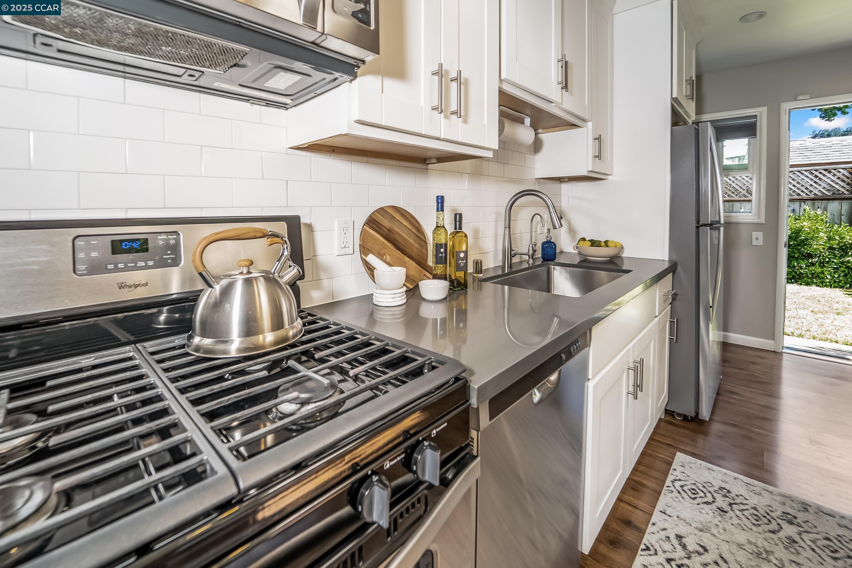 Detail Gallery Image 18 of 39 For 1058 Victoria Ave, San Leandro,  CA 94577 - 2 Beds | 1 Baths