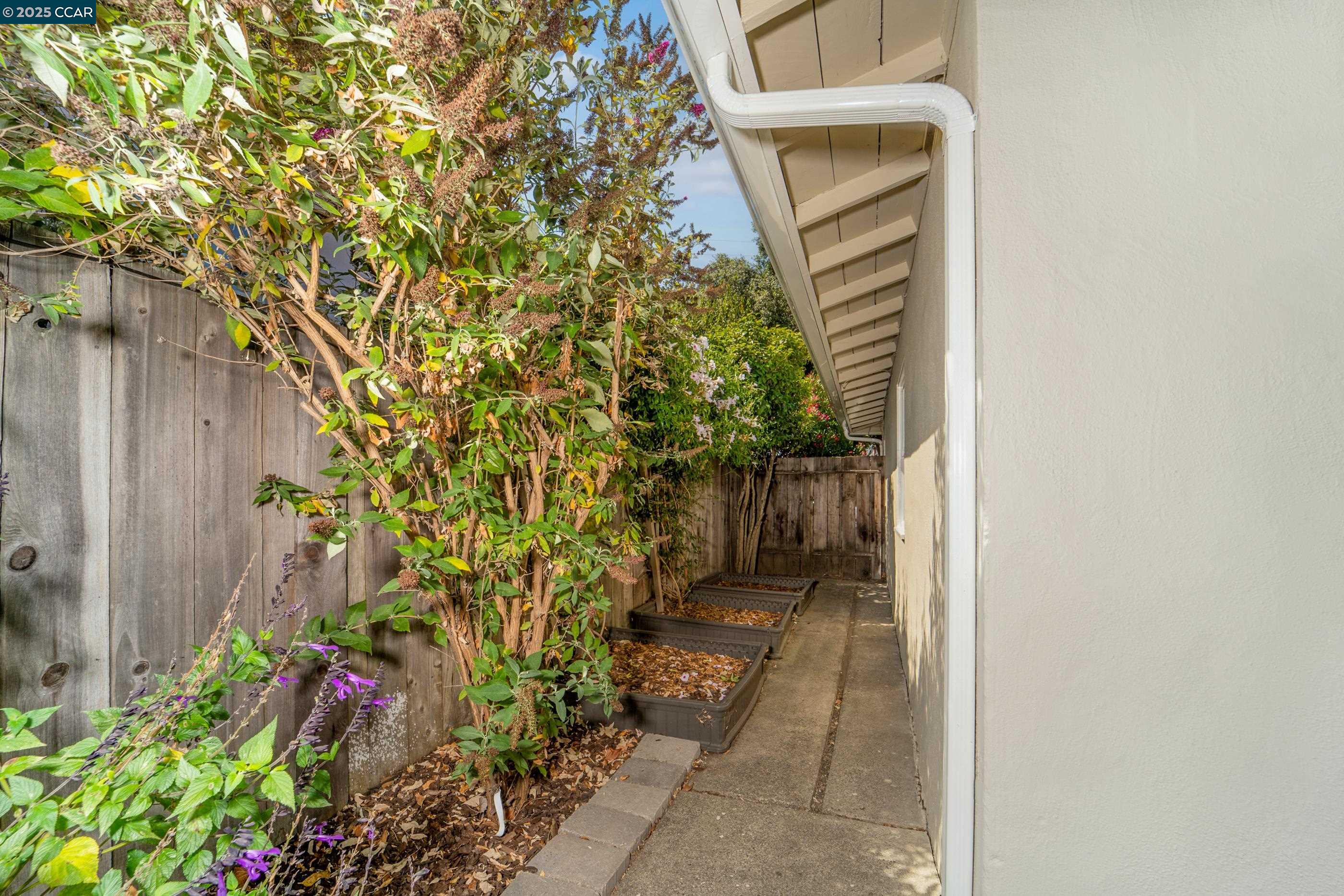 Detail Gallery Image 26 of 39 For 1058 Victoria Ave, San Leandro,  CA 94577 - 2 Beds | 1 Baths