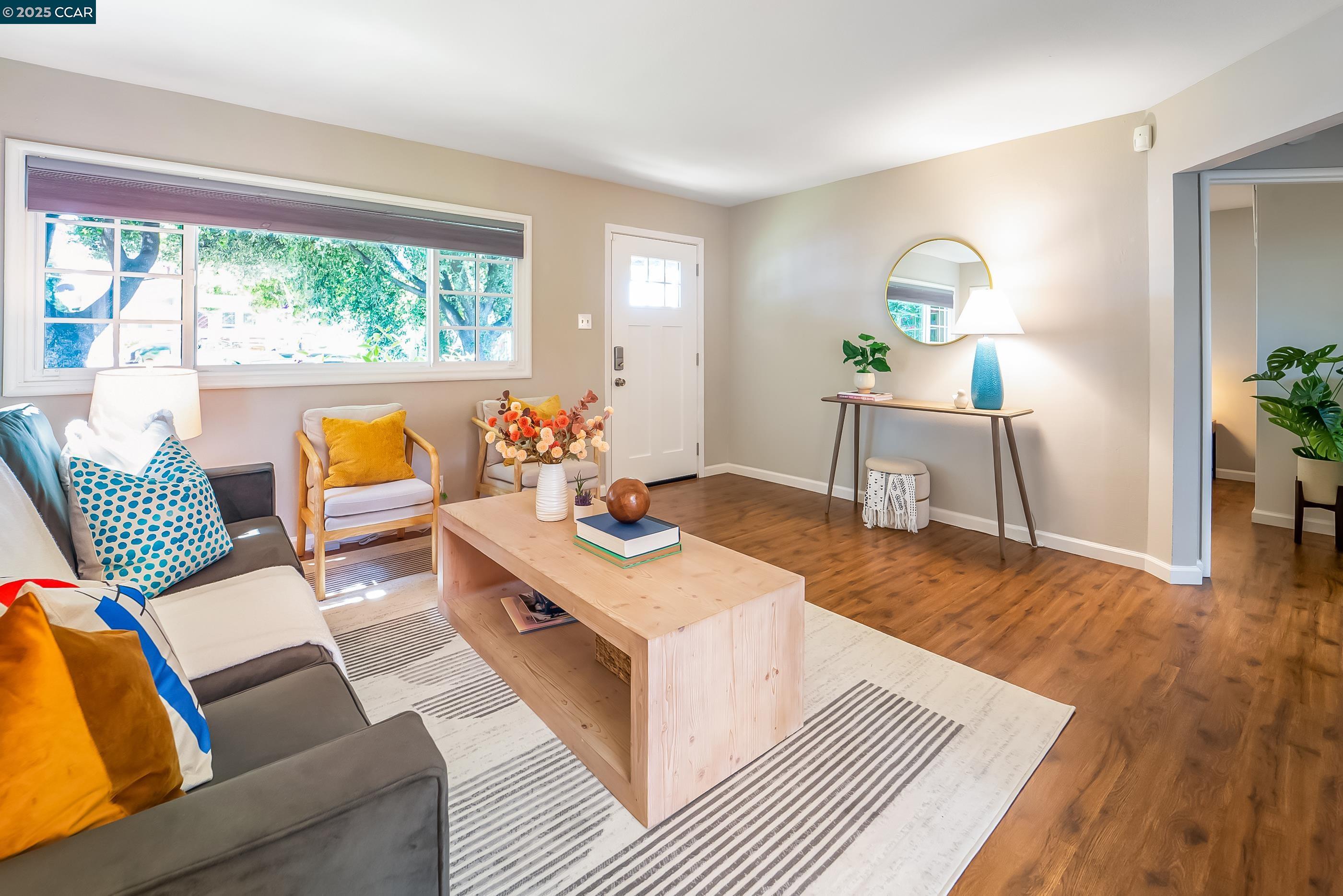 Detail Gallery Image 5 of 39 For 1058 Victoria Ave, San Leandro,  CA 94577 - 2 Beds | 1 Baths
