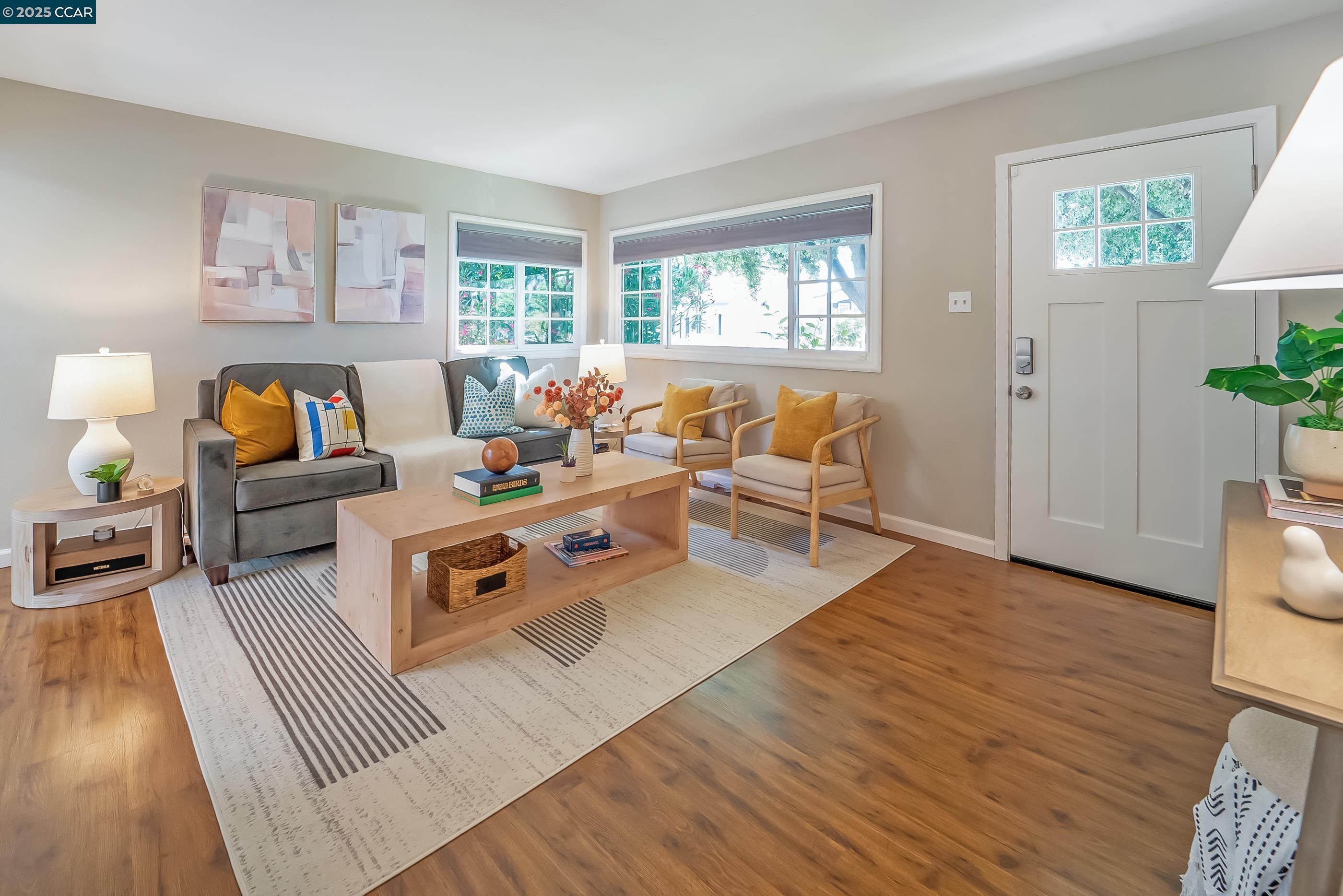 Detail Gallery Image 6 of 39 For 1058 Victoria Ave, San Leandro,  CA 94577 - 2 Beds | 1 Baths