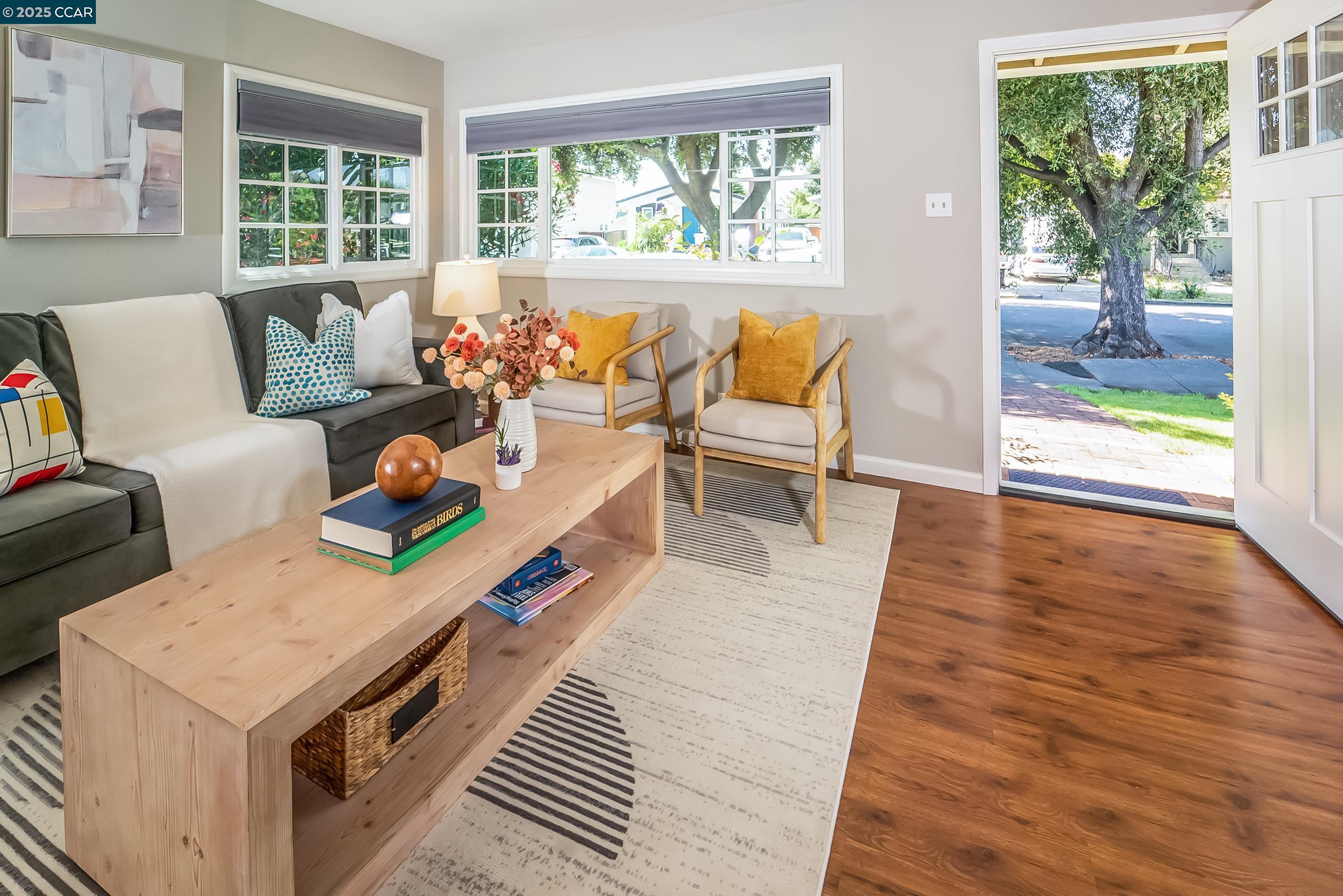 Detail Gallery Image 7 of 39 For 1058 Victoria Ave, San Leandro,  CA 94577 - 2 Beds | 1 Baths
