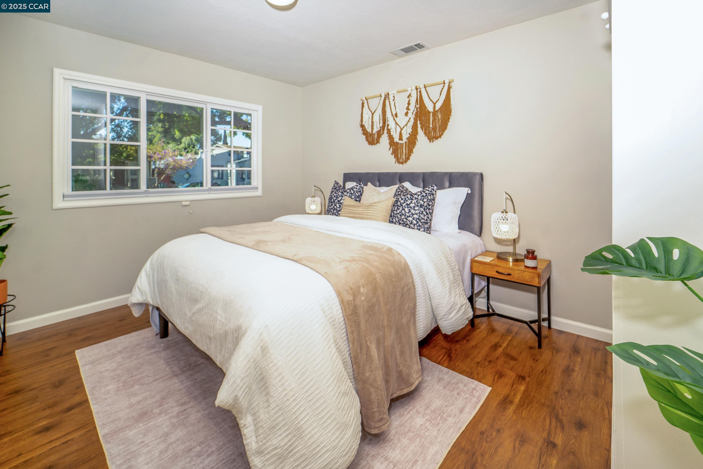 Detail Gallery Image 8 of 39 For 1058 Victoria Ave, San Leandro,  CA 94577 - 2 Beds | 1 Baths