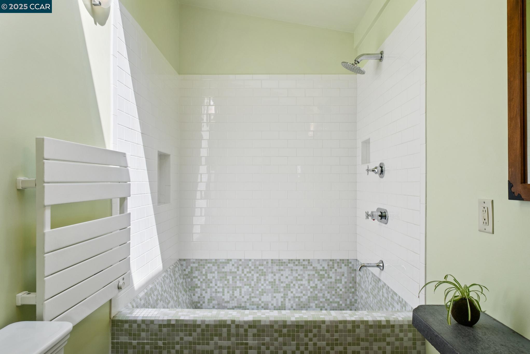 Detail Gallery Image 30 of 56 For 1060 Curtis Street, Albany,  CA 94706 - 2 Beds | 1 Baths