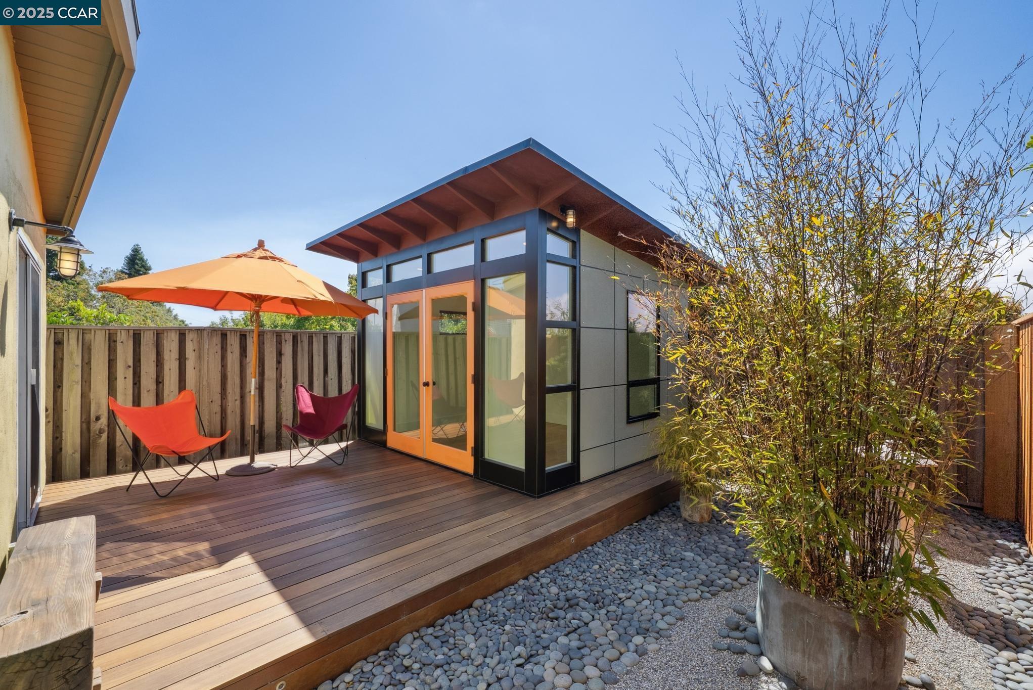 Detail Gallery Image 40 of 56 For 1060 Curtis Street, Albany,  CA 94706 - 2 Beds | 1 Baths