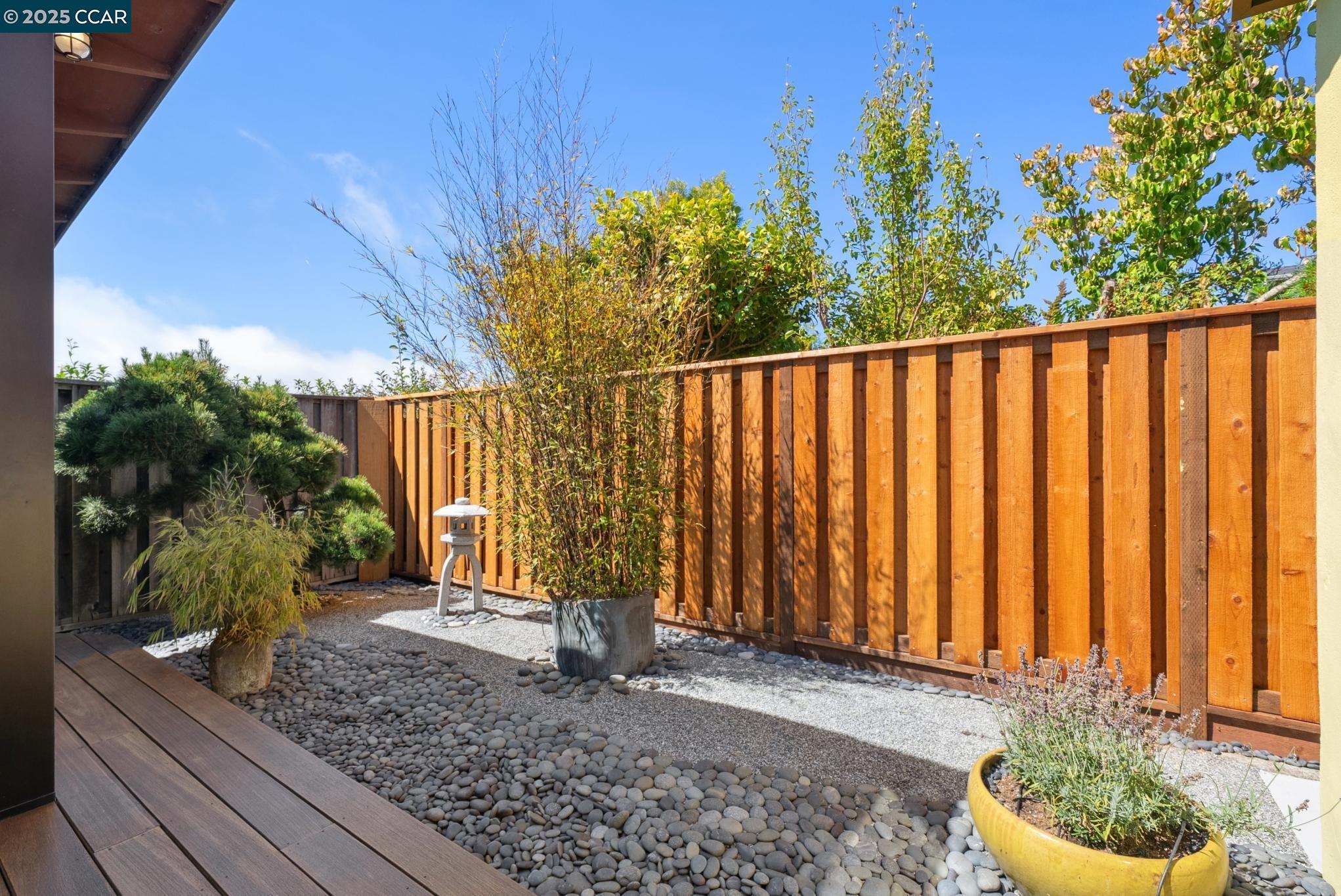 Detail Gallery Image 48 of 56 For 1060 Curtis Street, Albany,  CA 94706 - 2 Beds | 1 Baths