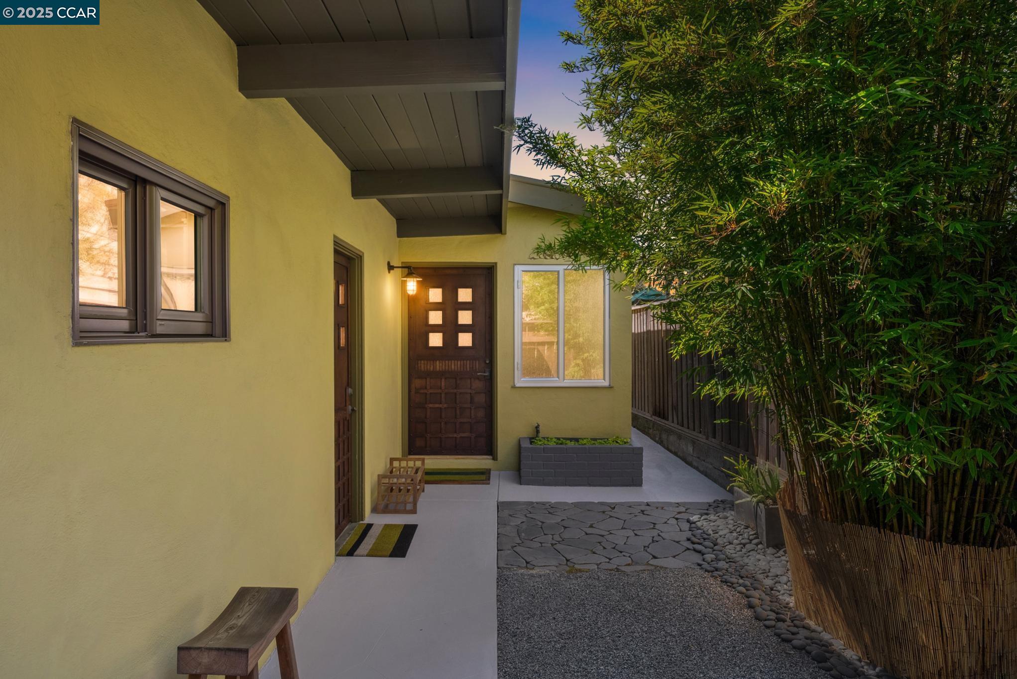 Detail Gallery Image 7 of 56 For 1060 Curtis Street, Albany,  CA 94706 - 2 Beds | 1 Baths