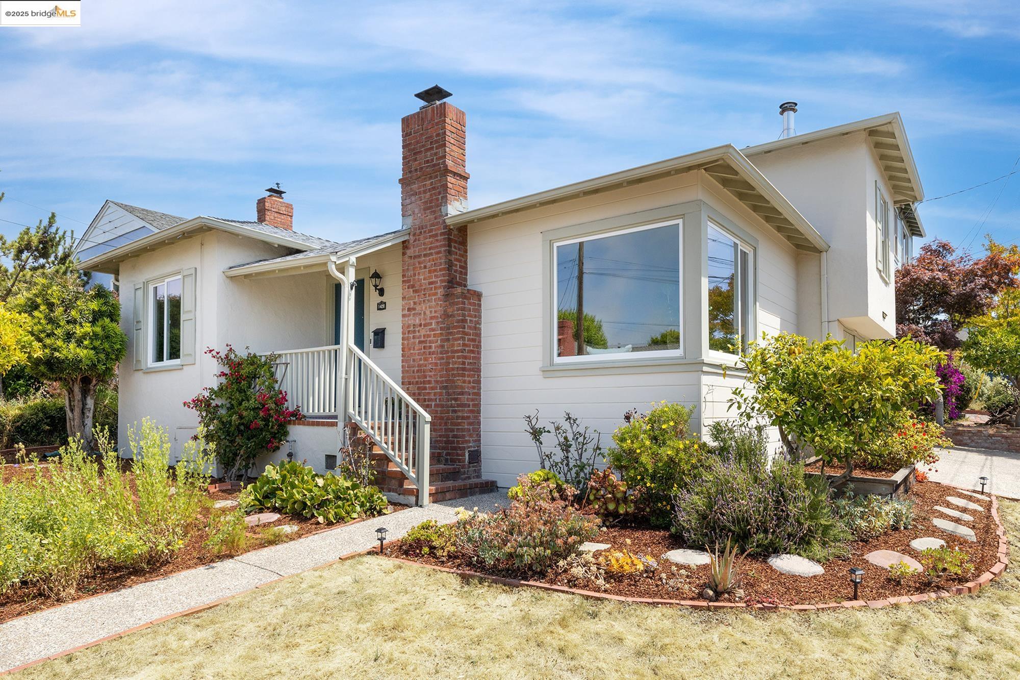 Detail Gallery Image 1 of 46 For 1420 Catherine Dr, Berkeley,  CA 94702 - 2 Beds | 1 Baths