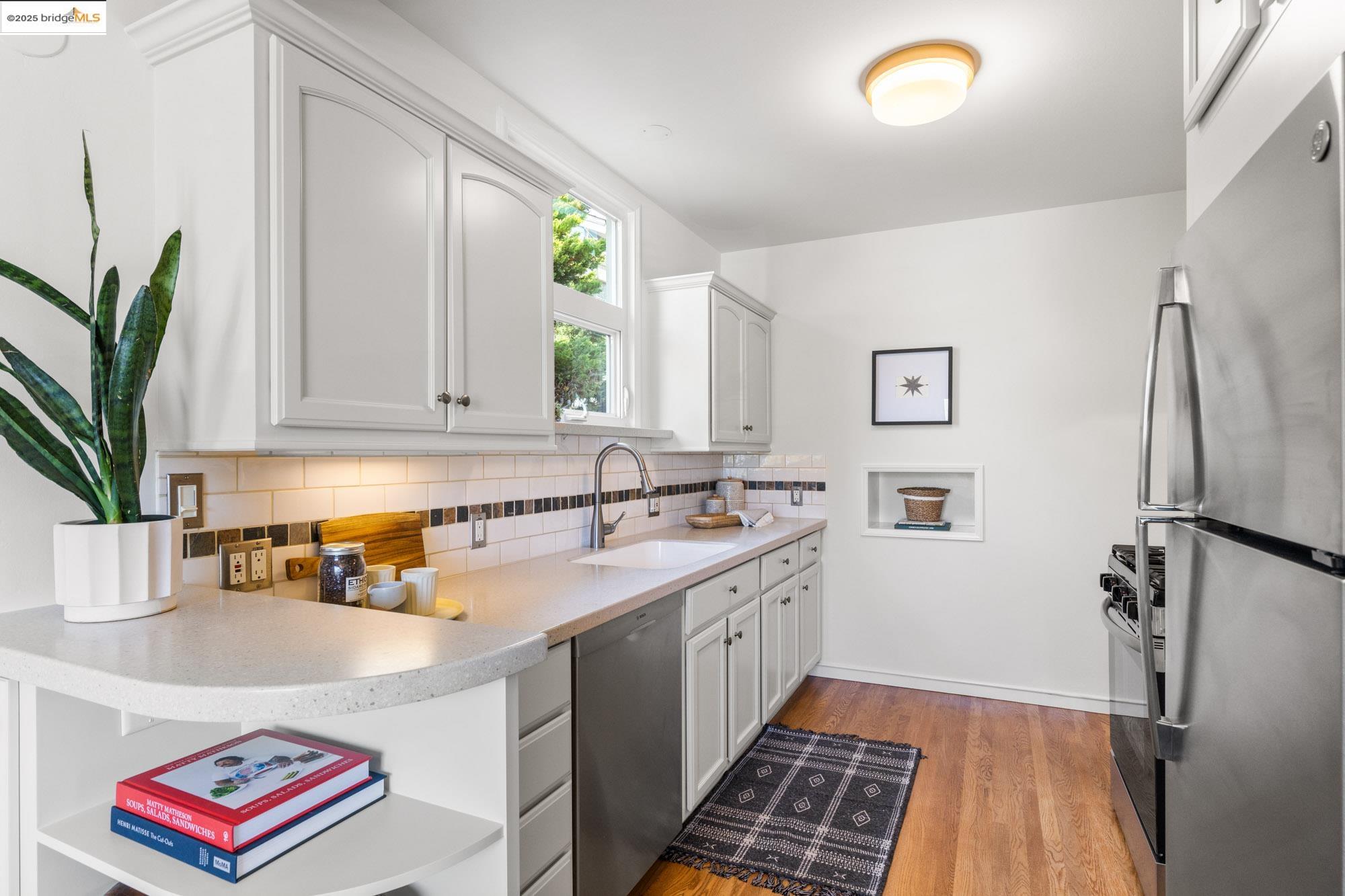 Detail Gallery Image 20 of 46 For 1420 Catherine Dr, Berkeley,  CA 94702 - 2 Beds | 1 Baths