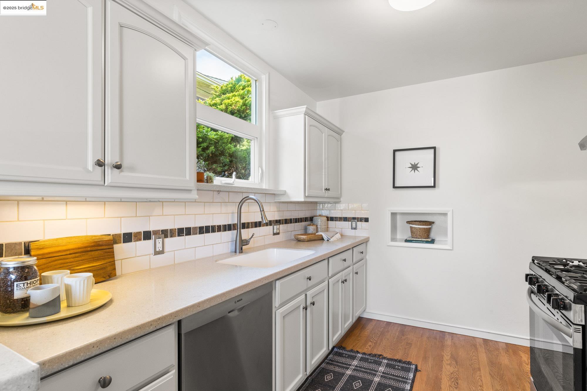 Detail Gallery Image 22 of 46 For 1420 Catherine Dr, Berkeley,  CA 94702 - 2 Beds | 1 Baths