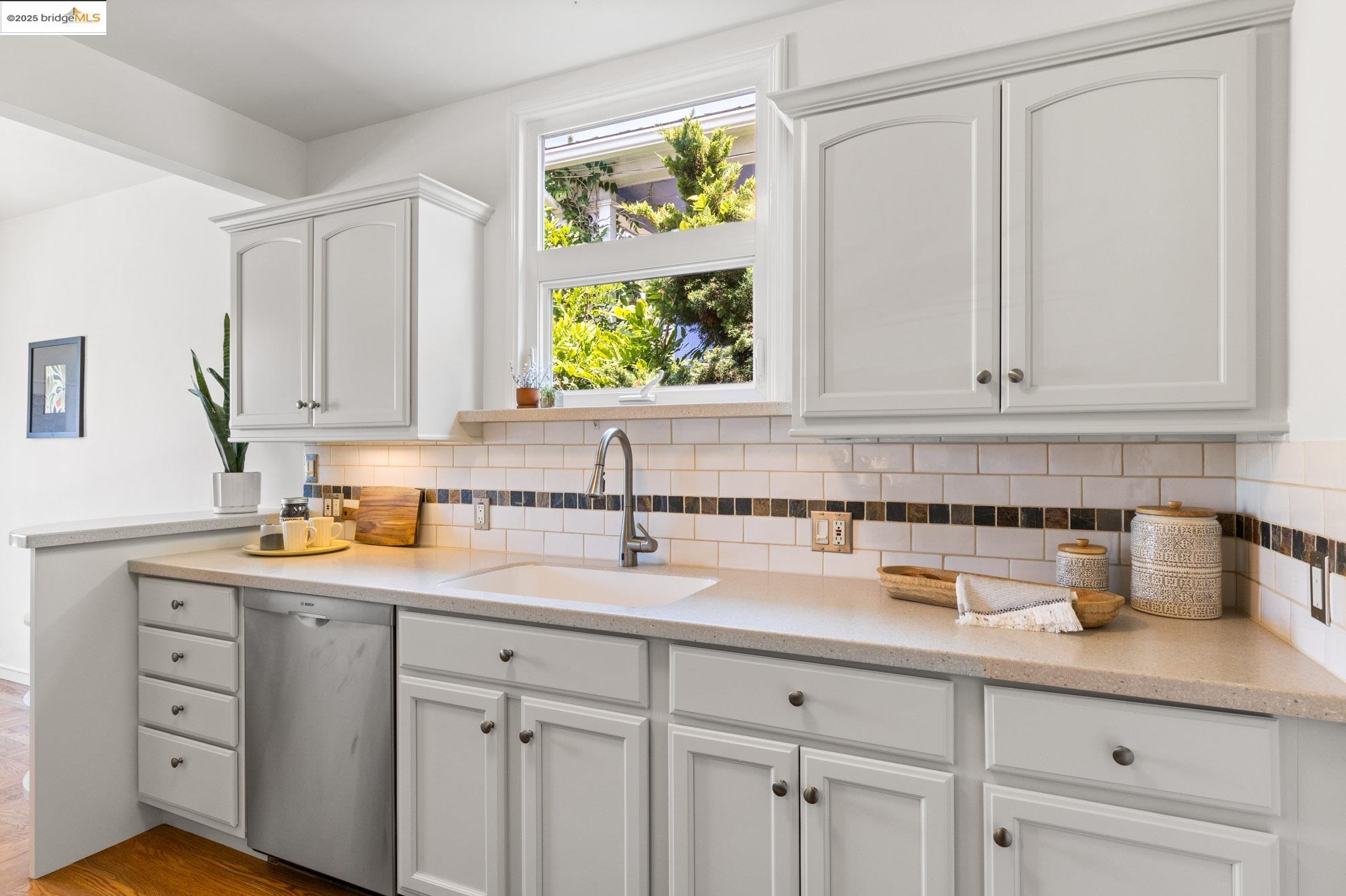 Detail Gallery Image 24 of 46 For 1420 Catherine Dr, Berkeley,  CA 94702 - 2 Beds | 1 Baths
