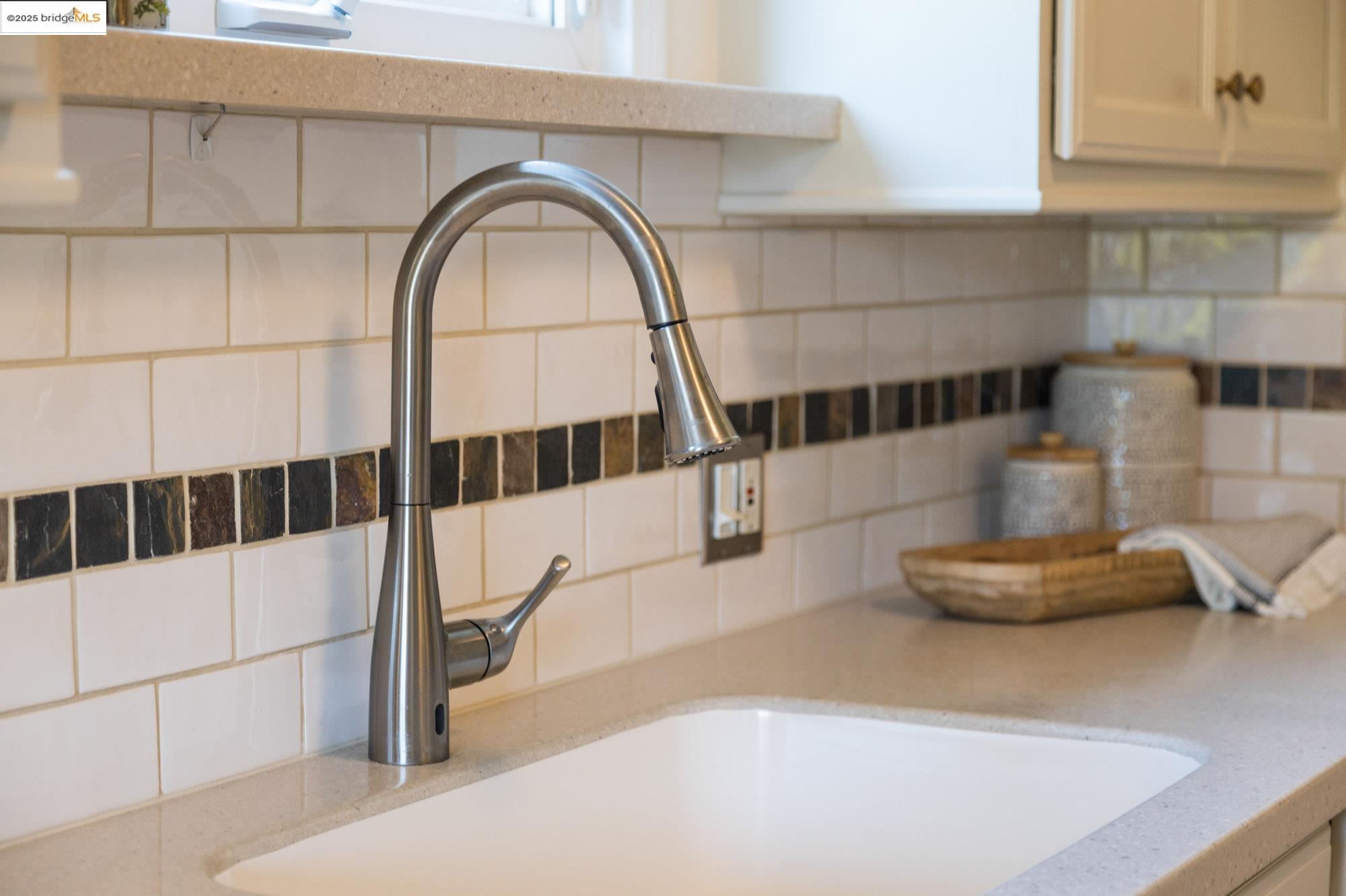 Detail Gallery Image 25 of 46 For 1420 Catherine Dr, Berkeley,  CA 94702 - 2 Beds | 1 Baths
