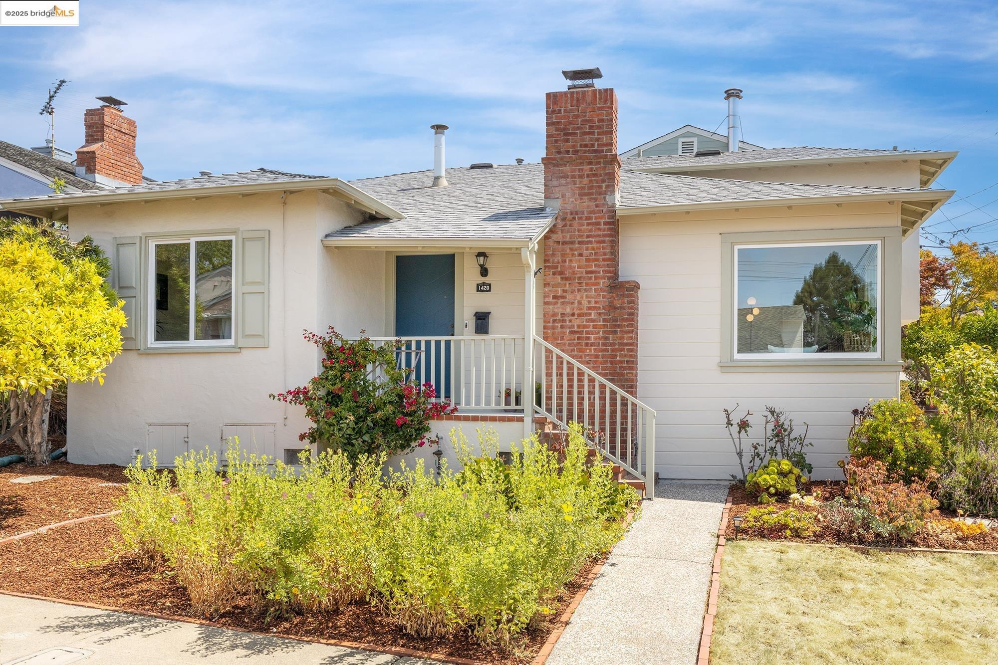 Detail Gallery Image 4 of 46 For 1420 Catherine Dr, Berkeley,  CA 94702 - 2 Beds | 1 Baths