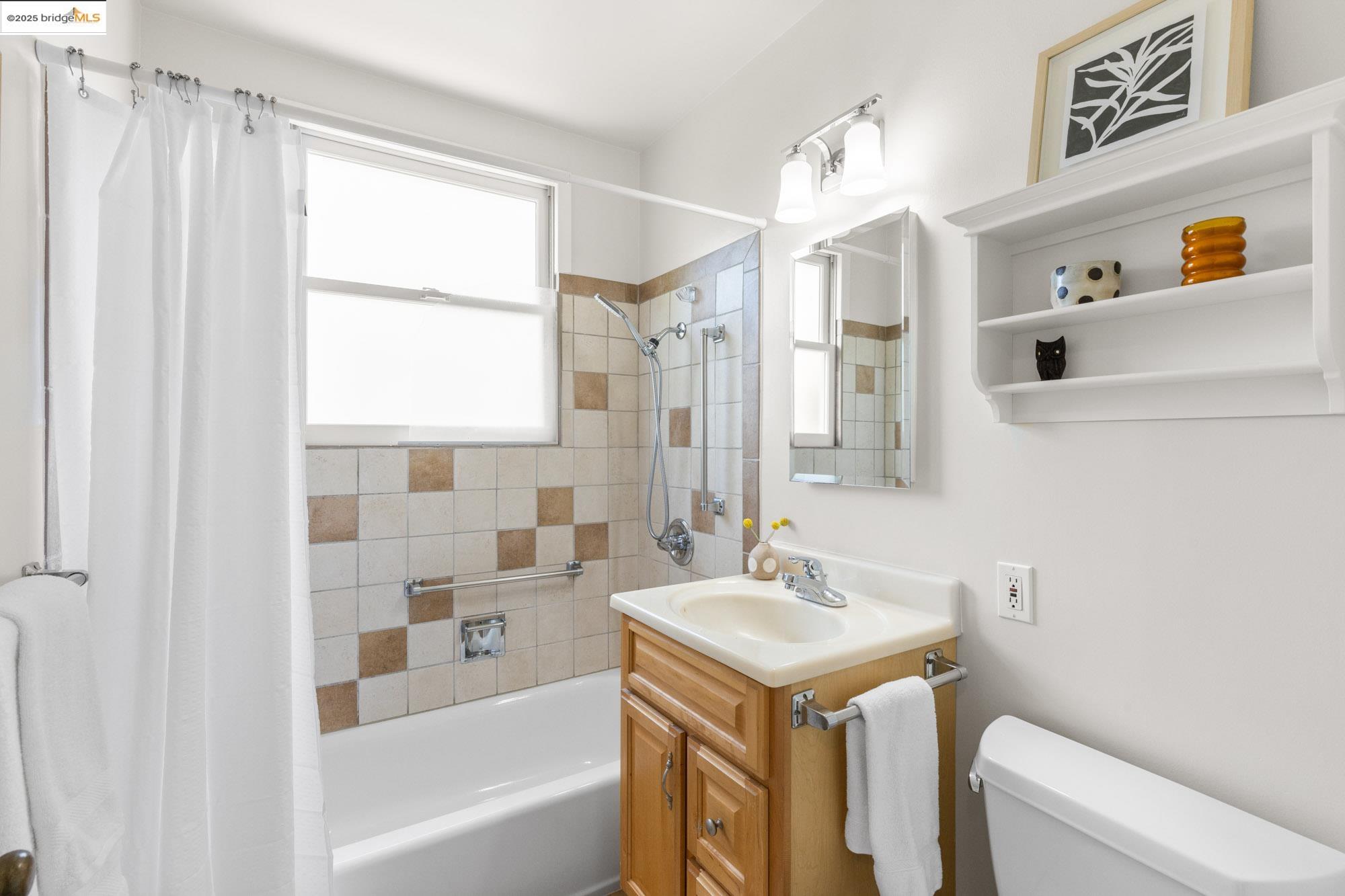 Detail Gallery Image 34 of 46 For 1420 Catherine Dr, Berkeley,  CA 94702 - 2 Beds | 1 Baths