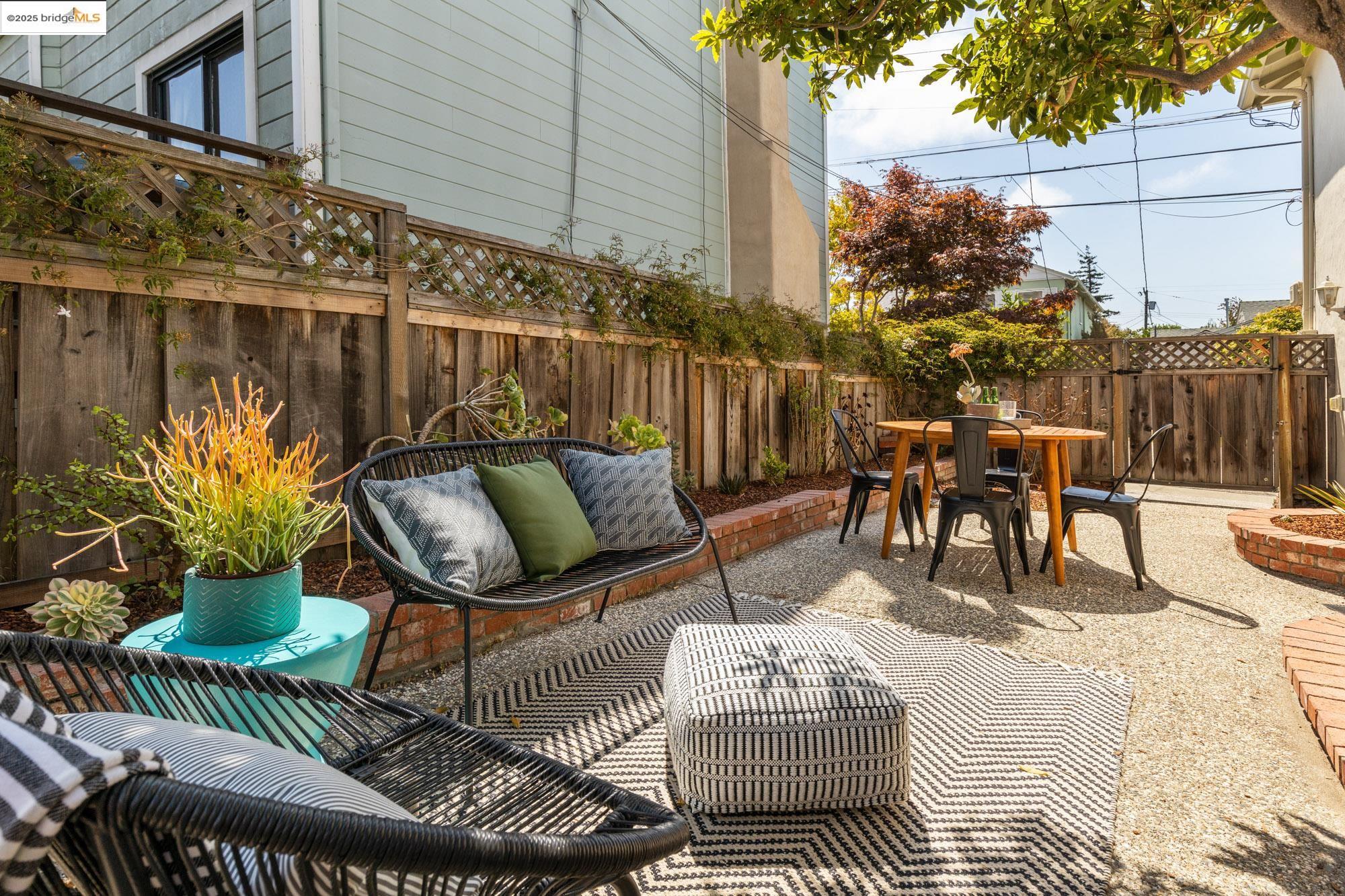 Detail Gallery Image 40 of 46 For 1420 Catherine Dr, Berkeley,  CA 94702 - 2 Beds | 1 Baths