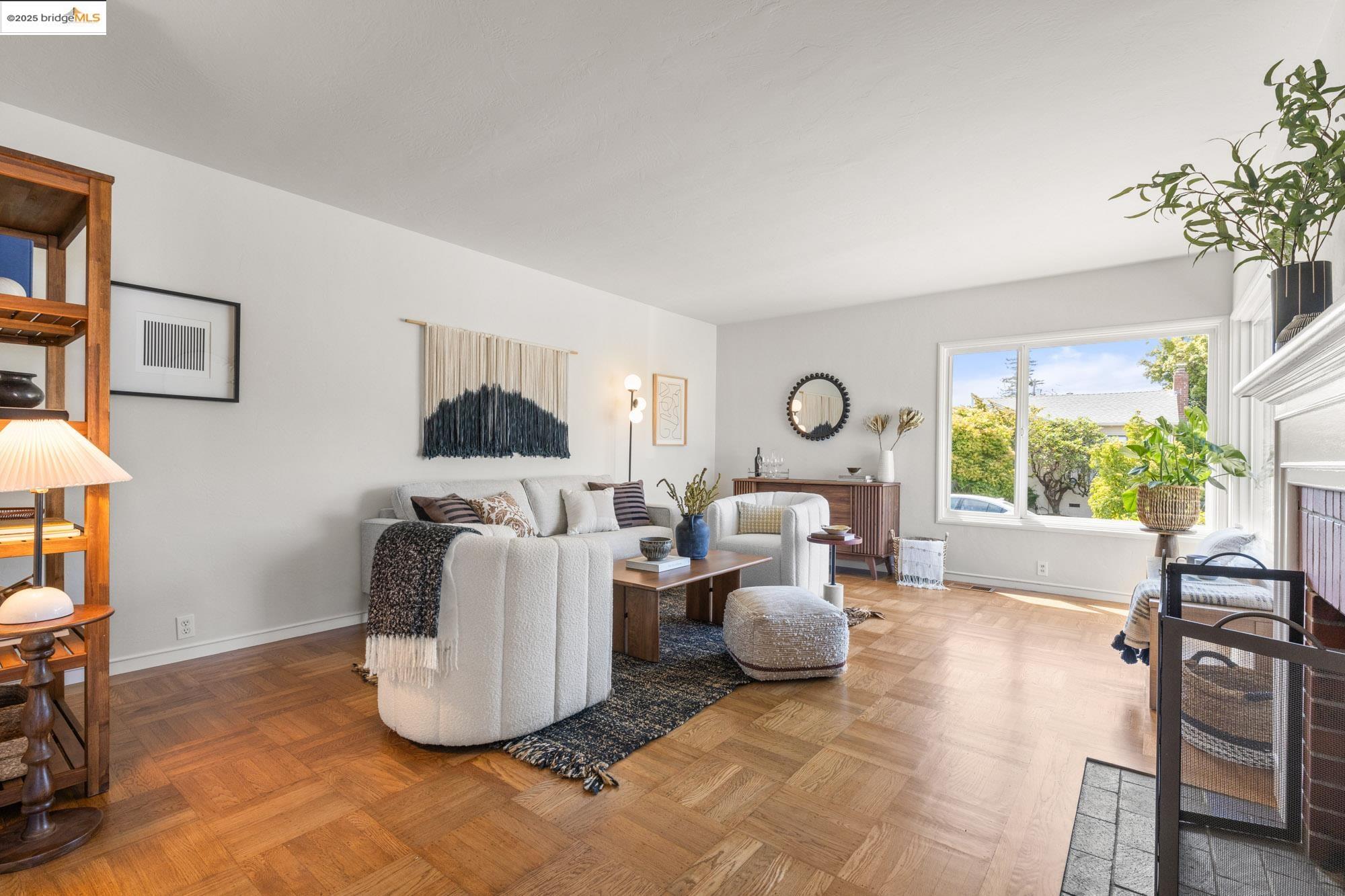 Detail Gallery Image 5 of 46 For 1420 Catherine Dr, Berkeley,  CA 94702 - 2 Beds | 1 Baths