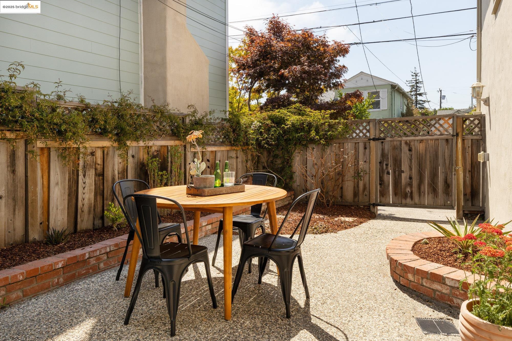 Detail Gallery Image 43 of 46 For 1420 Catherine Dr, Berkeley,  CA 94702 - 2 Beds | 1 Baths
