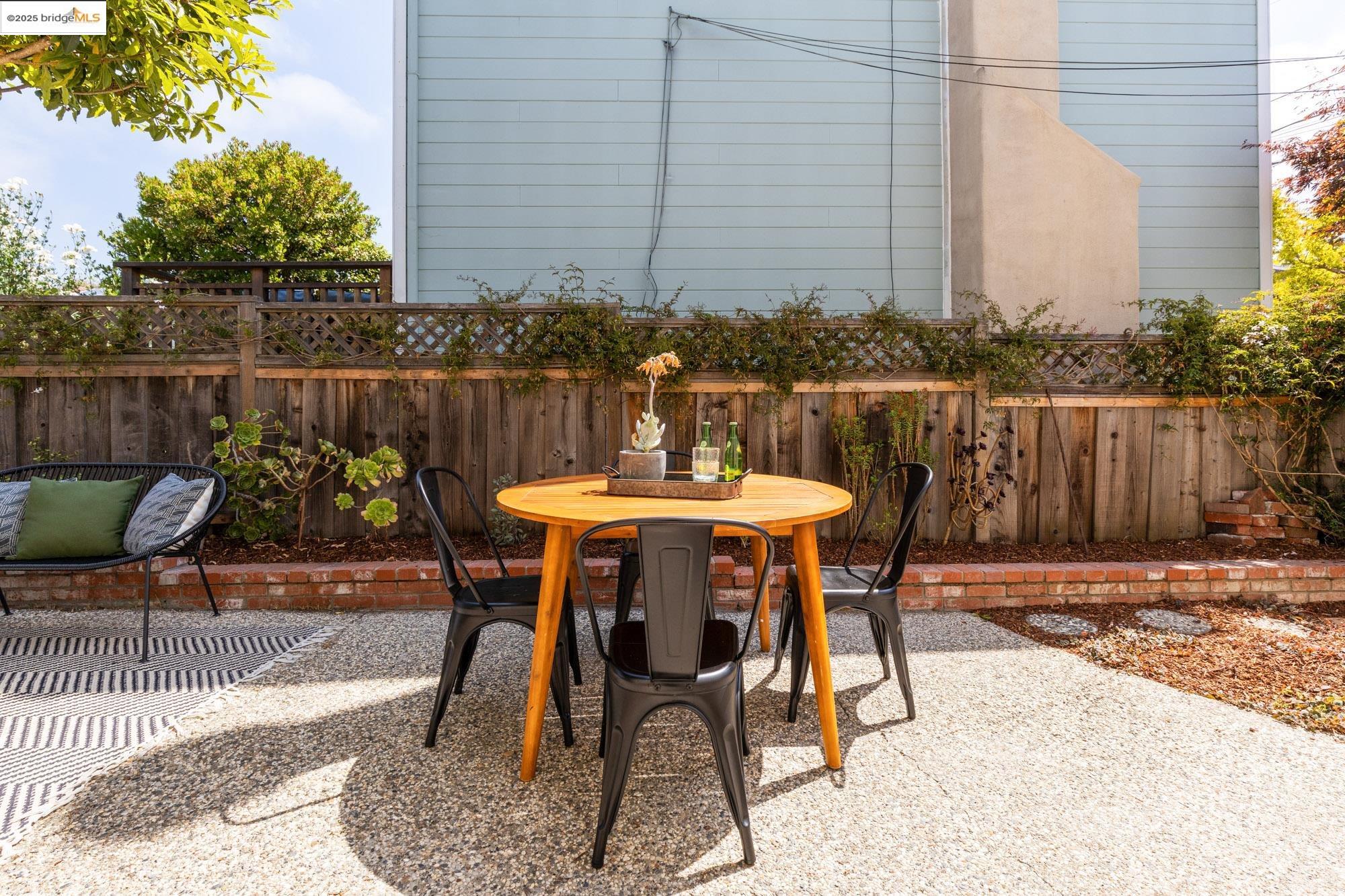 Detail Gallery Image 44 of 46 For 1420 Catherine Dr, Berkeley,  CA 94702 - 2 Beds | 1 Baths