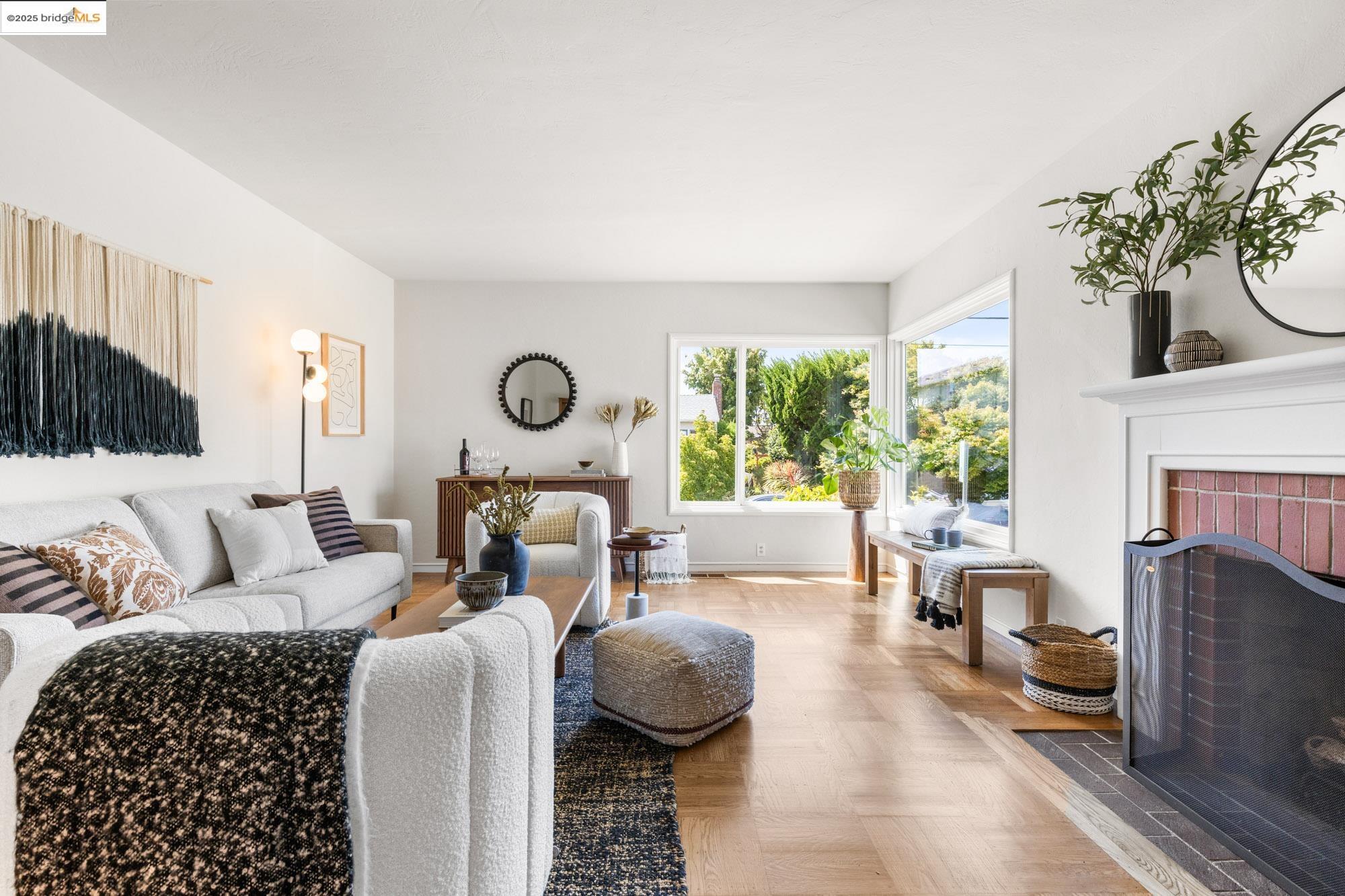 Detail Gallery Image 6 of 46 For 1420 Catherine Dr, Berkeley,  CA 94702 - 2 Beds | 1 Baths
