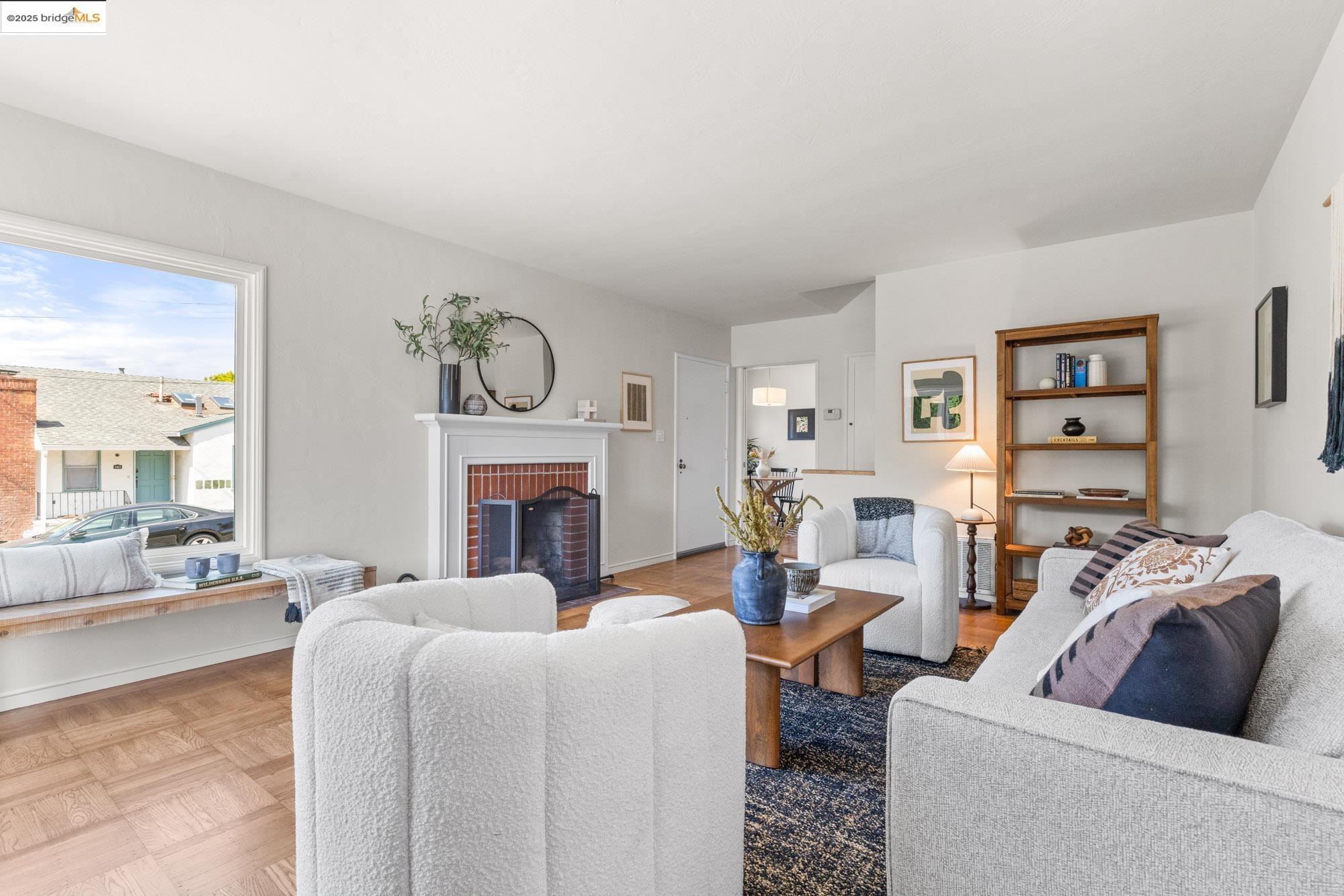 Detail Gallery Image 10 of 46 For 1420 Catherine Dr, Berkeley,  CA 94702 - 2 Beds | 1 Baths