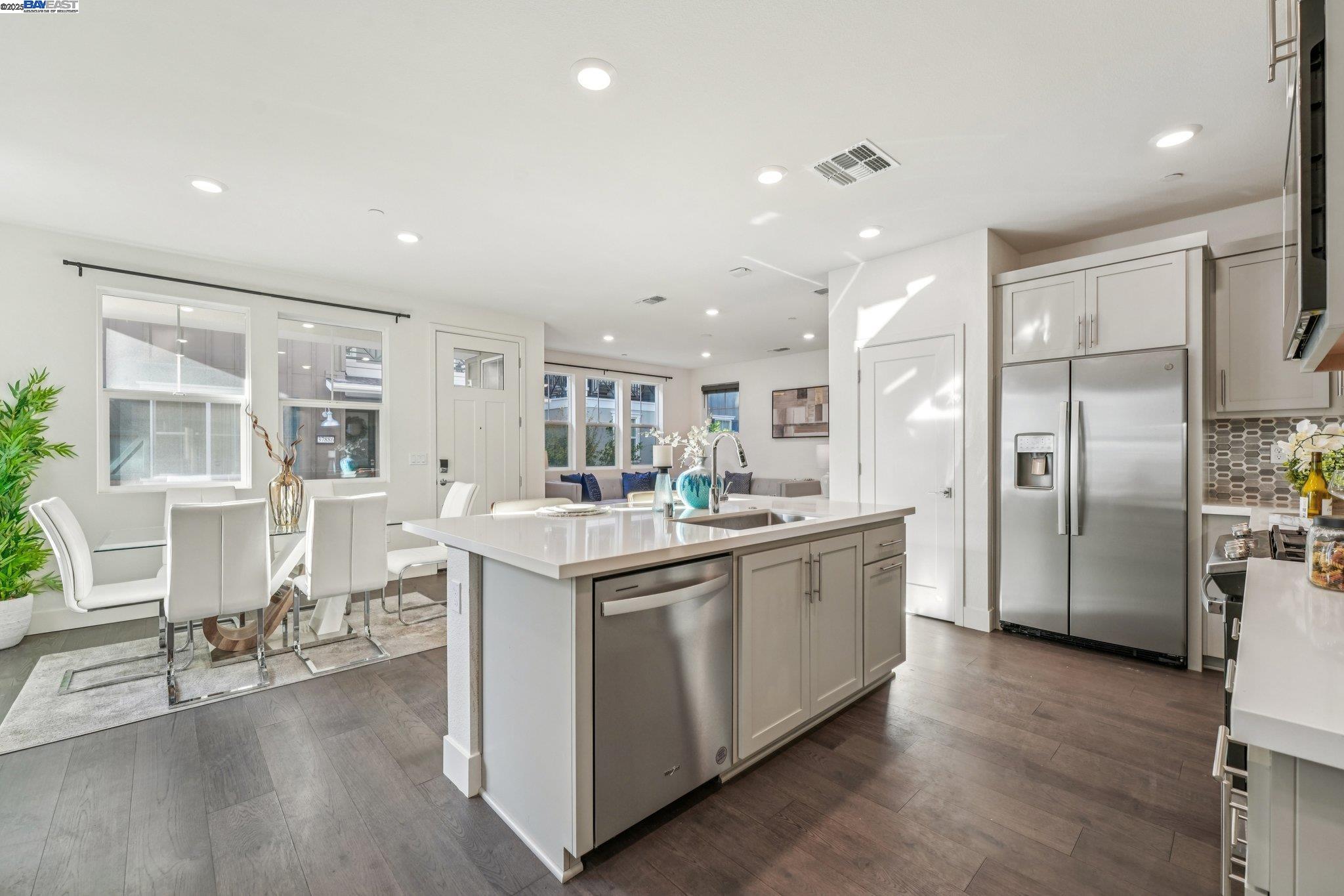 Detail Gallery Image 11 of 60 For 37898 Seafarer Road, Newark,  CA 94560 - 5 Beds | 4/1 Baths