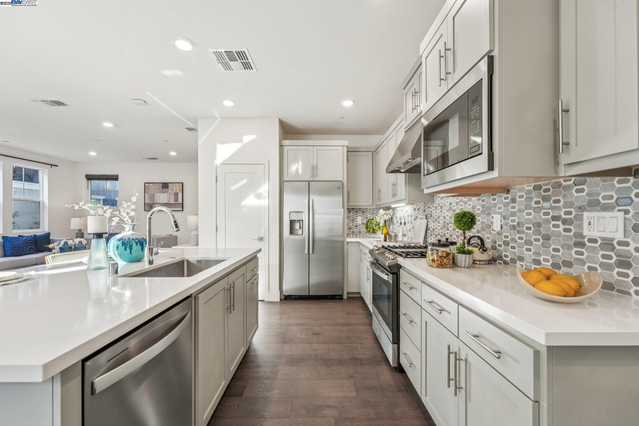 Detail Gallery Image 12 of 60 For 37898 Seafarer Road, Newark,  CA 94560 - 5 Beds | 4/1 Baths
