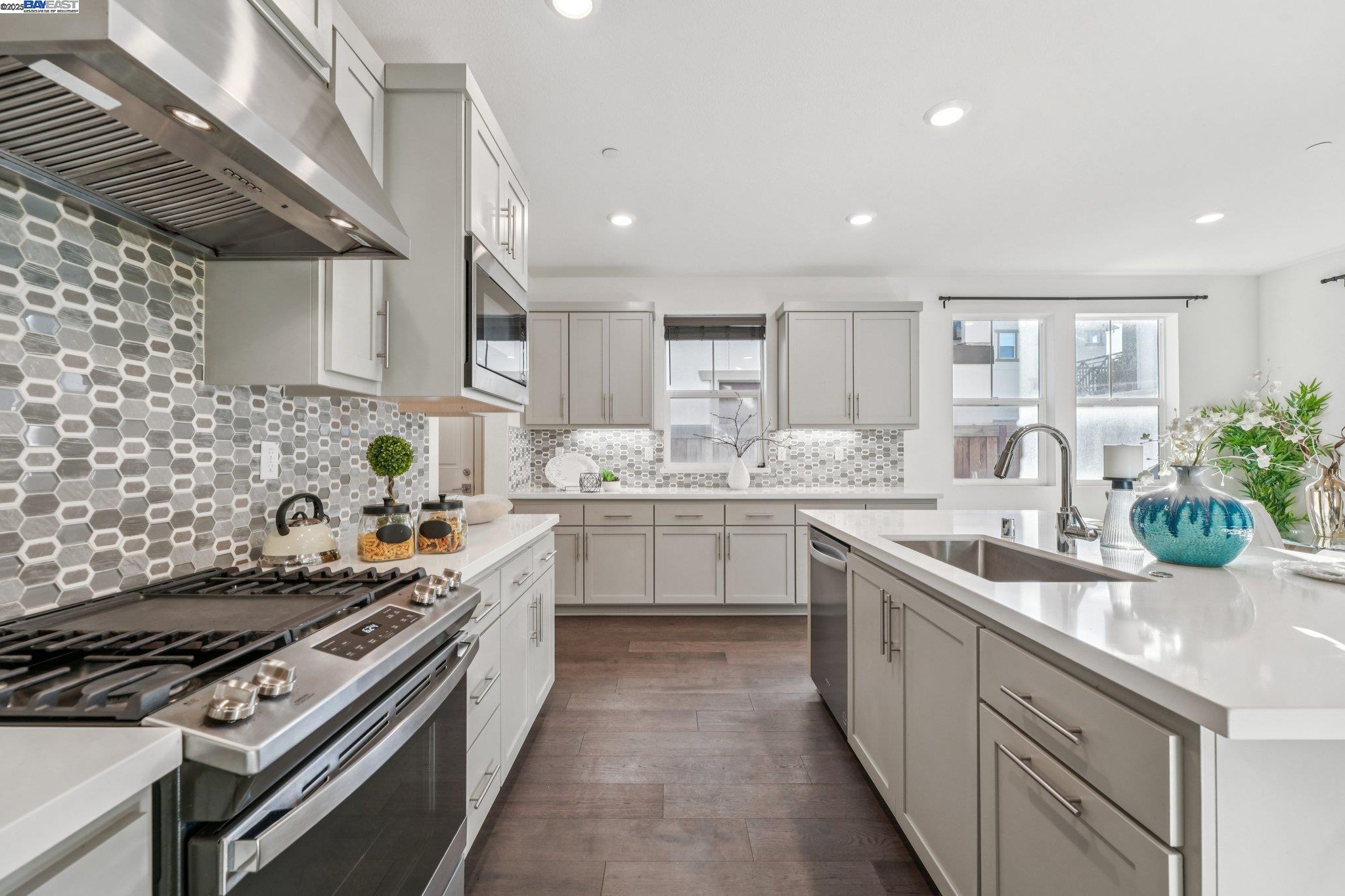 Detail Gallery Image 14 of 60 For 37898 Seafarer Road, Newark,  CA 94560 - 5 Beds | 4/1 Baths