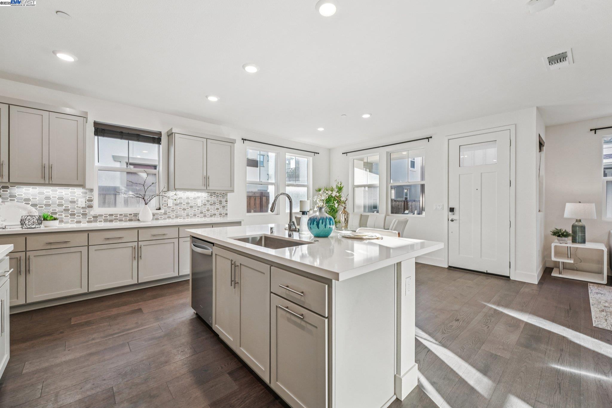 Detail Gallery Image 15 of 60 For 37898 Seafarer Road, Newark,  CA 94560 - 5 Beds | 4/1 Baths