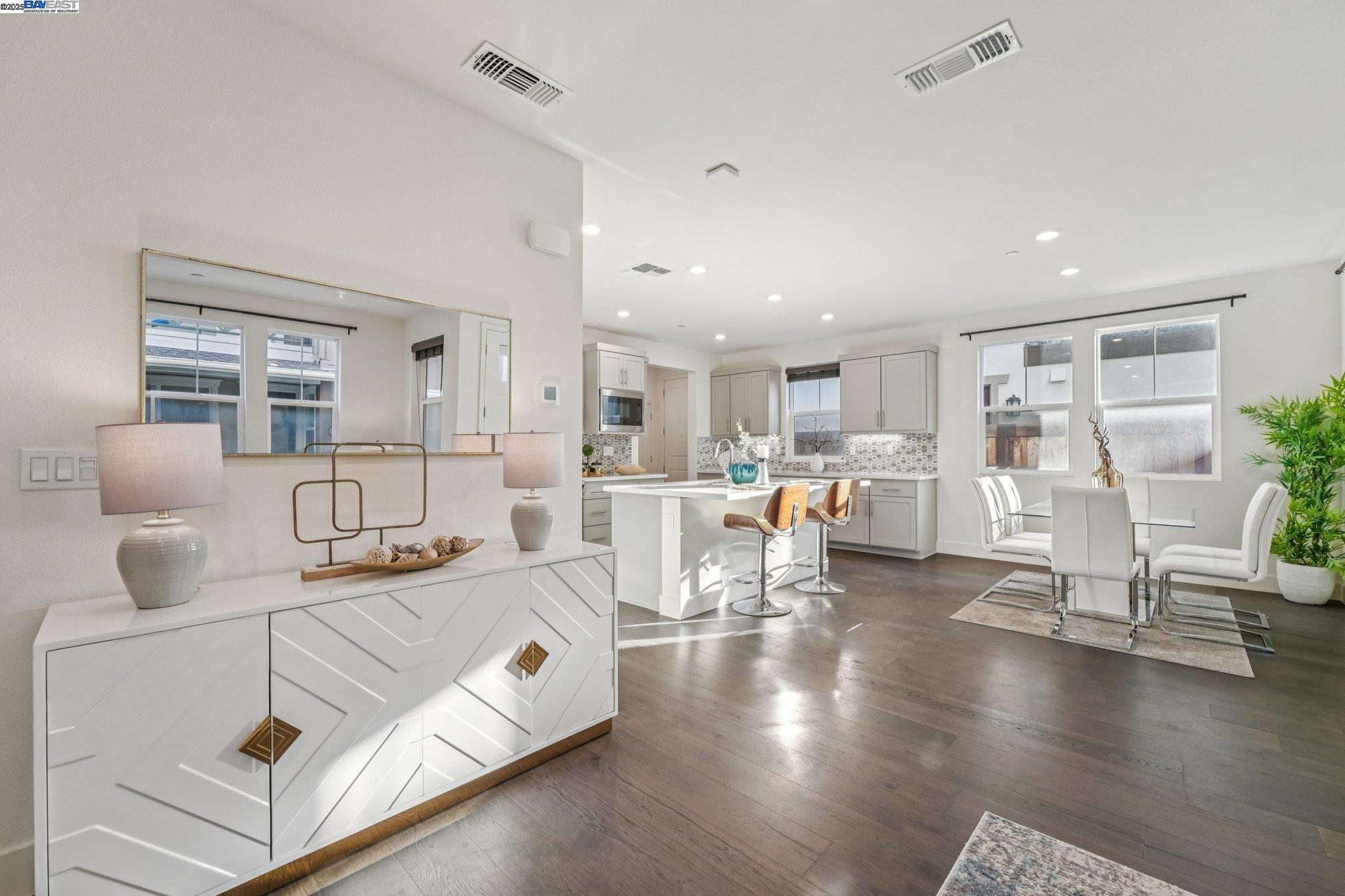 Detail Gallery Image 5 of 60 For 37898 Seafarer Road, Newark,  CA 94560 - 5 Beds | 4/1 Baths