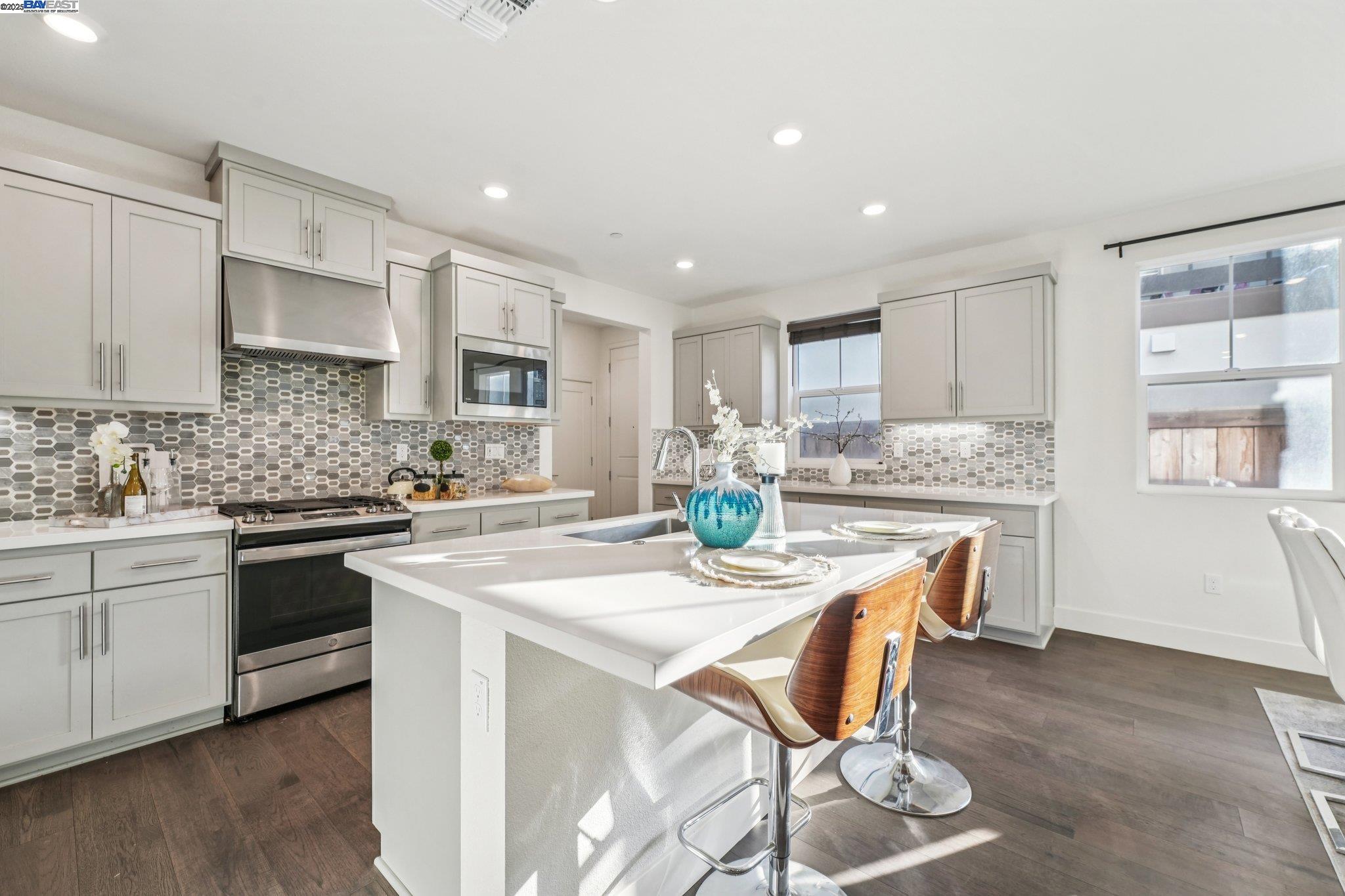 Detail Gallery Image 9 of 60 For 37898 Seafarer Road, Newark,  CA 94560 - 5 Beds | 4/1 Baths