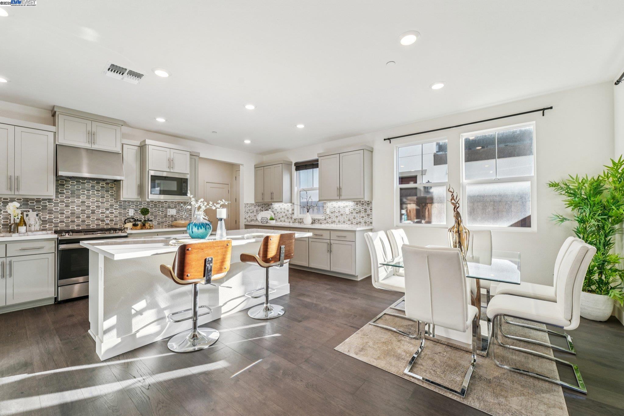 Detail Gallery Image 10 of 60 For 37898 Seafarer Road, Newark,  CA 94560 - 5 Beds | 4/1 Baths