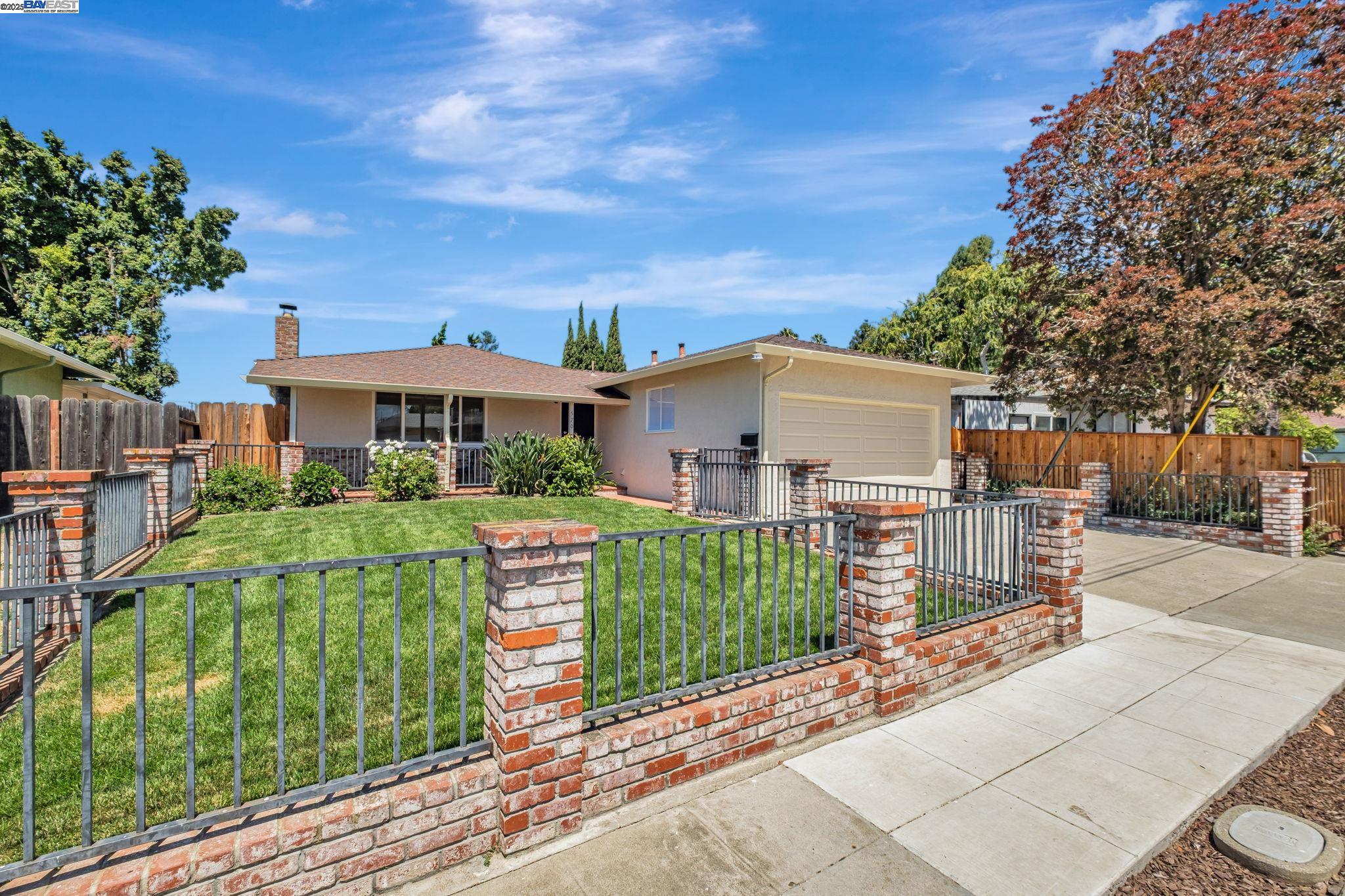 Detail Gallery Image 2 of 43 For 570 Erica Pl, Hayward,  CA 94544 - 3 Beds | 2 Baths