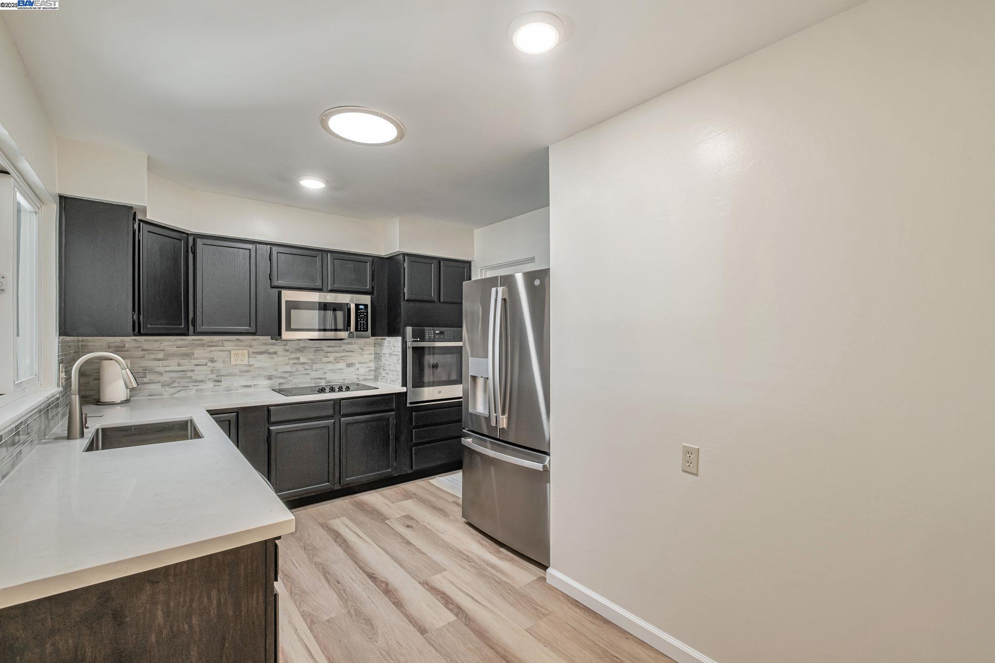 Detail Gallery Image 13 of 43 For 570 Erica Pl, Hayward,  CA 94544 - 3 Beds | 2 Baths
