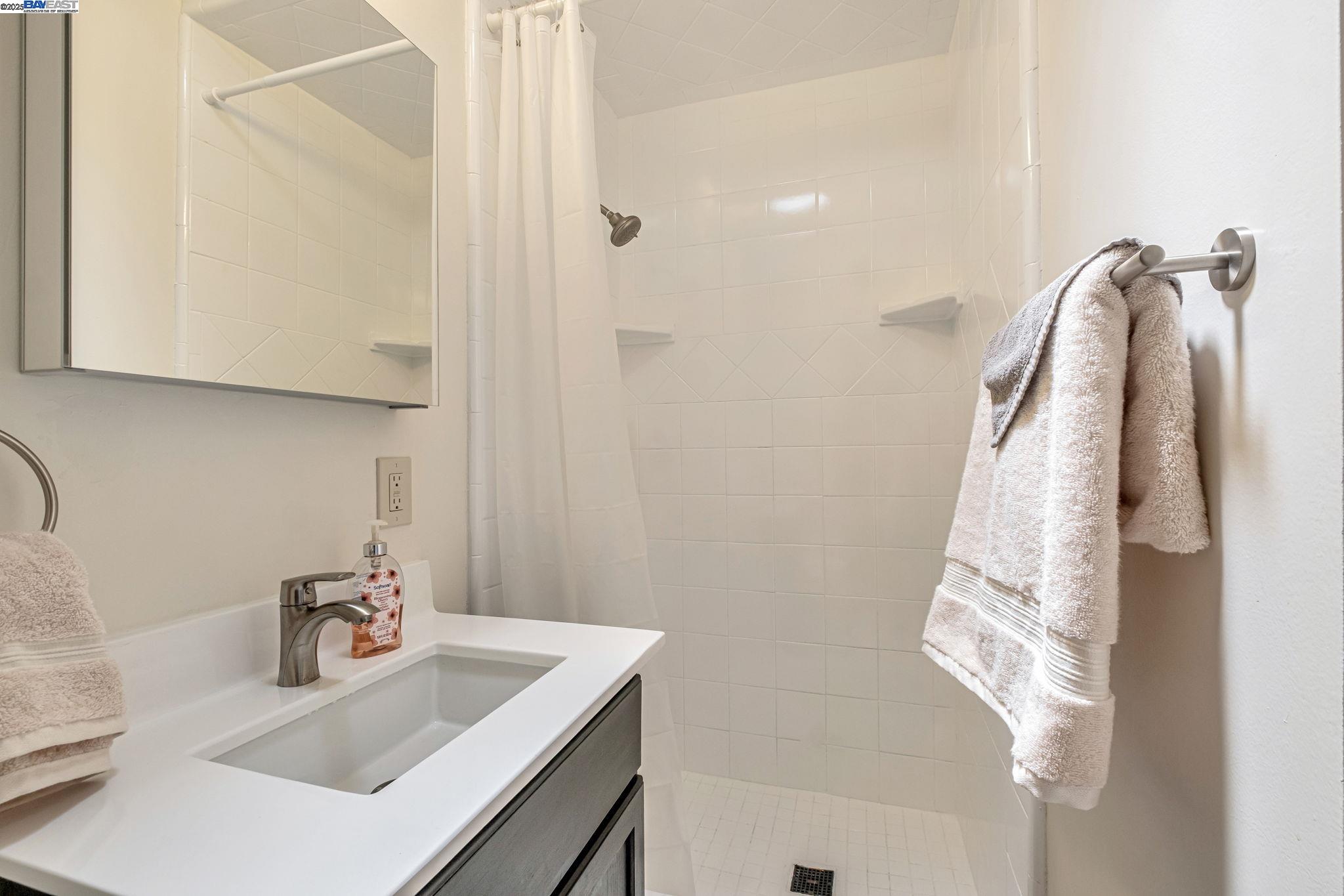 Detail Gallery Image 19 of 43 For 570 Erica Pl, Hayward,  CA 94544 - 3 Beds | 2 Baths