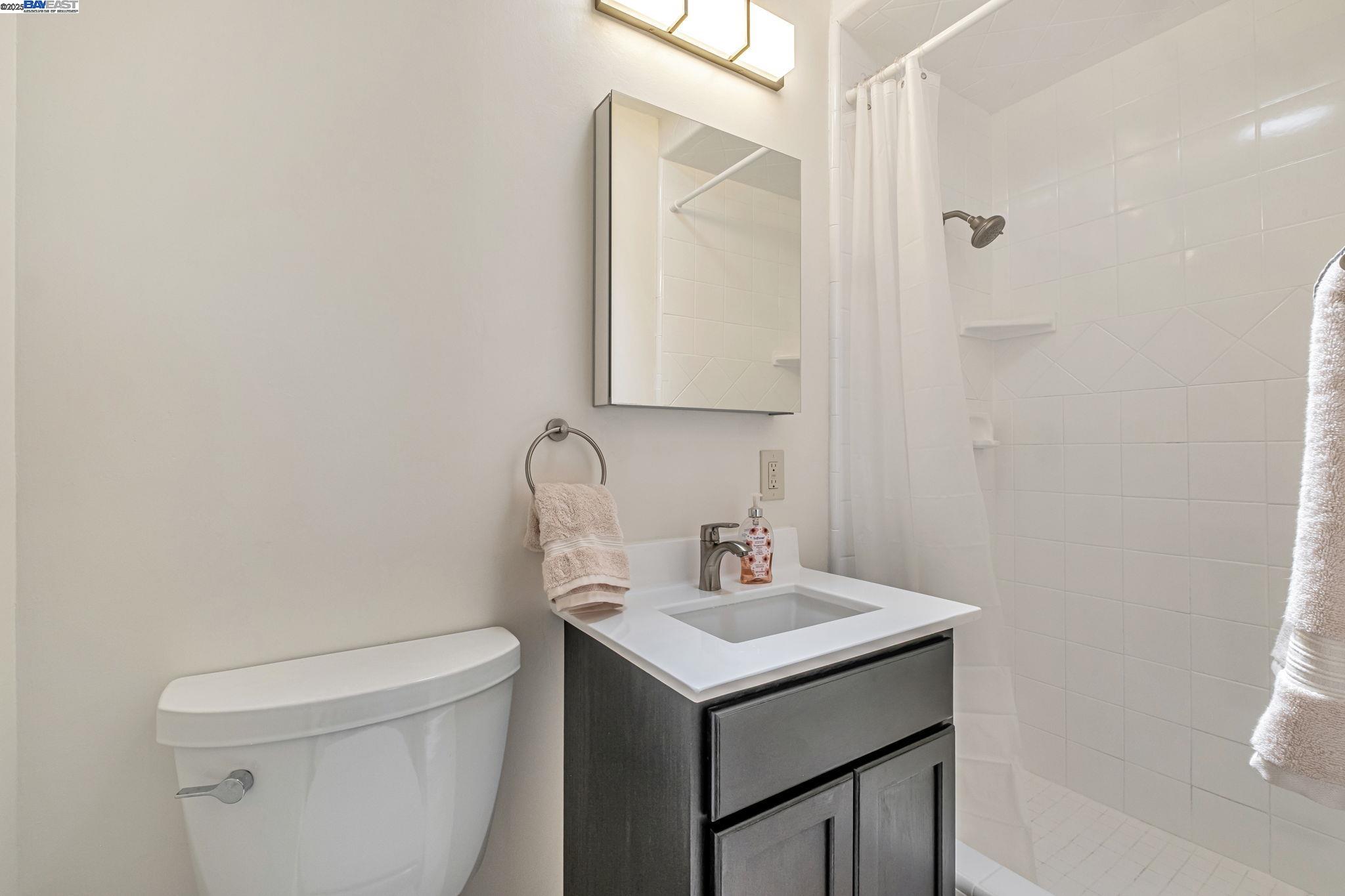 Detail Gallery Image 20 of 43 For 570 Erica Pl, Hayward,  CA 94544 - 3 Beds | 2 Baths