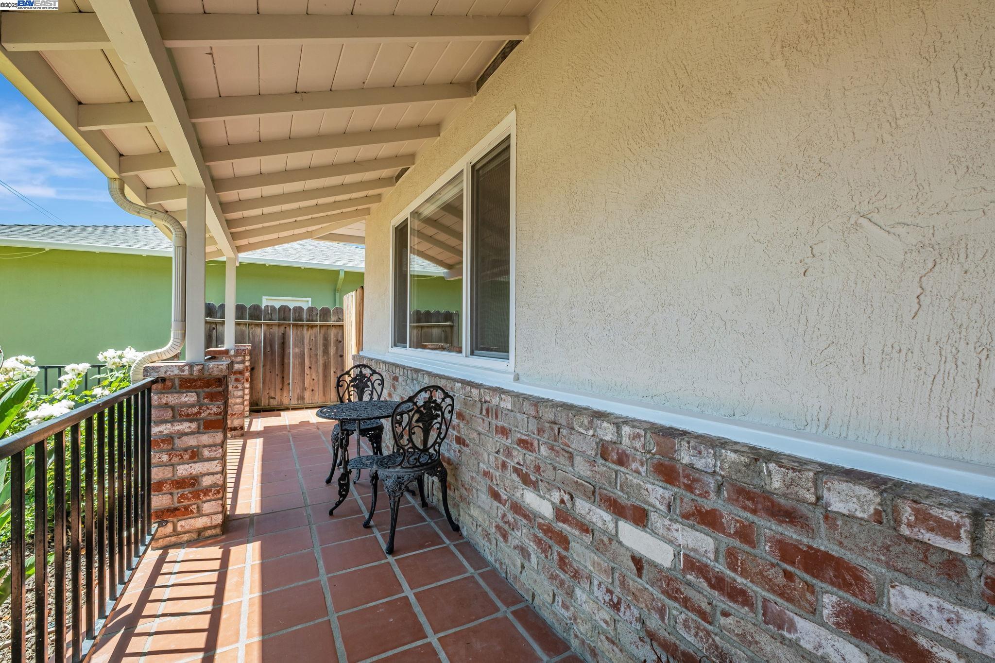 Detail Gallery Image 3 of 43 For 570 Erica Pl, Hayward,  CA 94544 - 3 Beds | 2 Baths