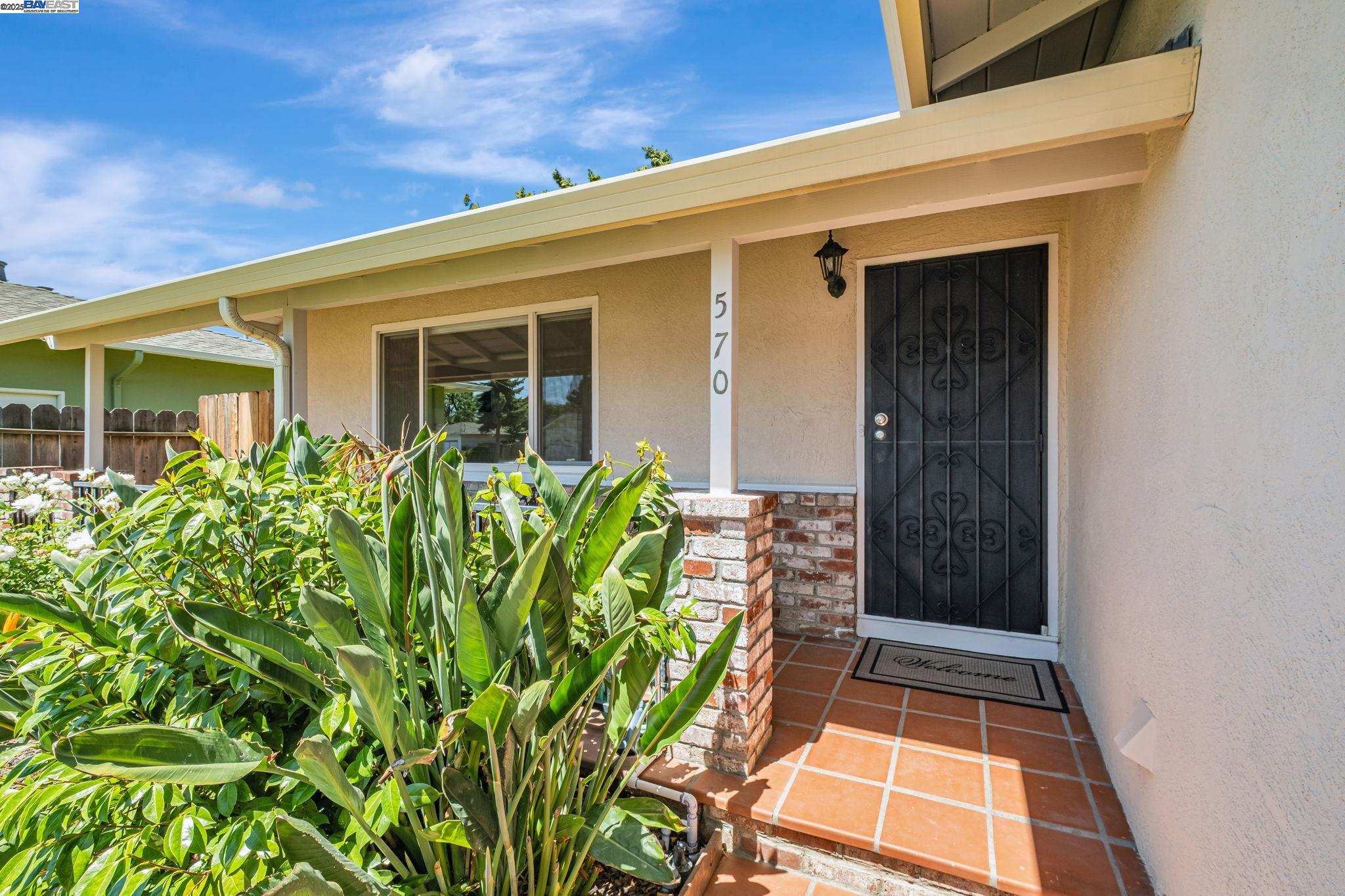 Detail Gallery Image 4 of 43 For 570 Erica Pl, Hayward,  CA 94544 - 3 Beds | 2 Baths