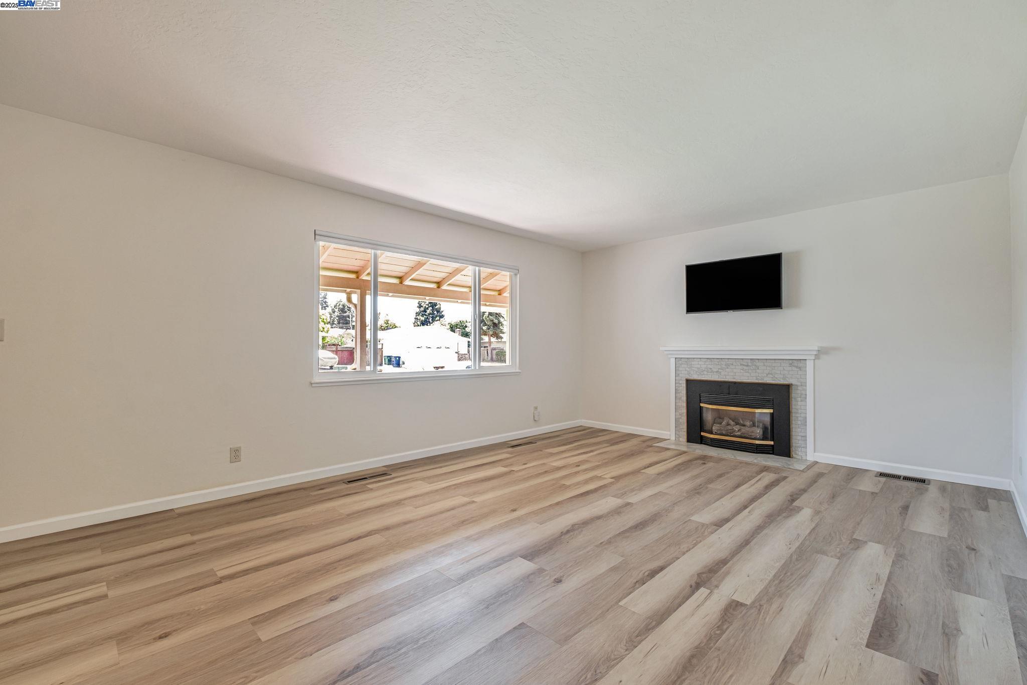 Detail Gallery Image 6 of 43 For 570 Erica Pl, Hayward,  CA 94544 - 3 Beds | 2 Baths