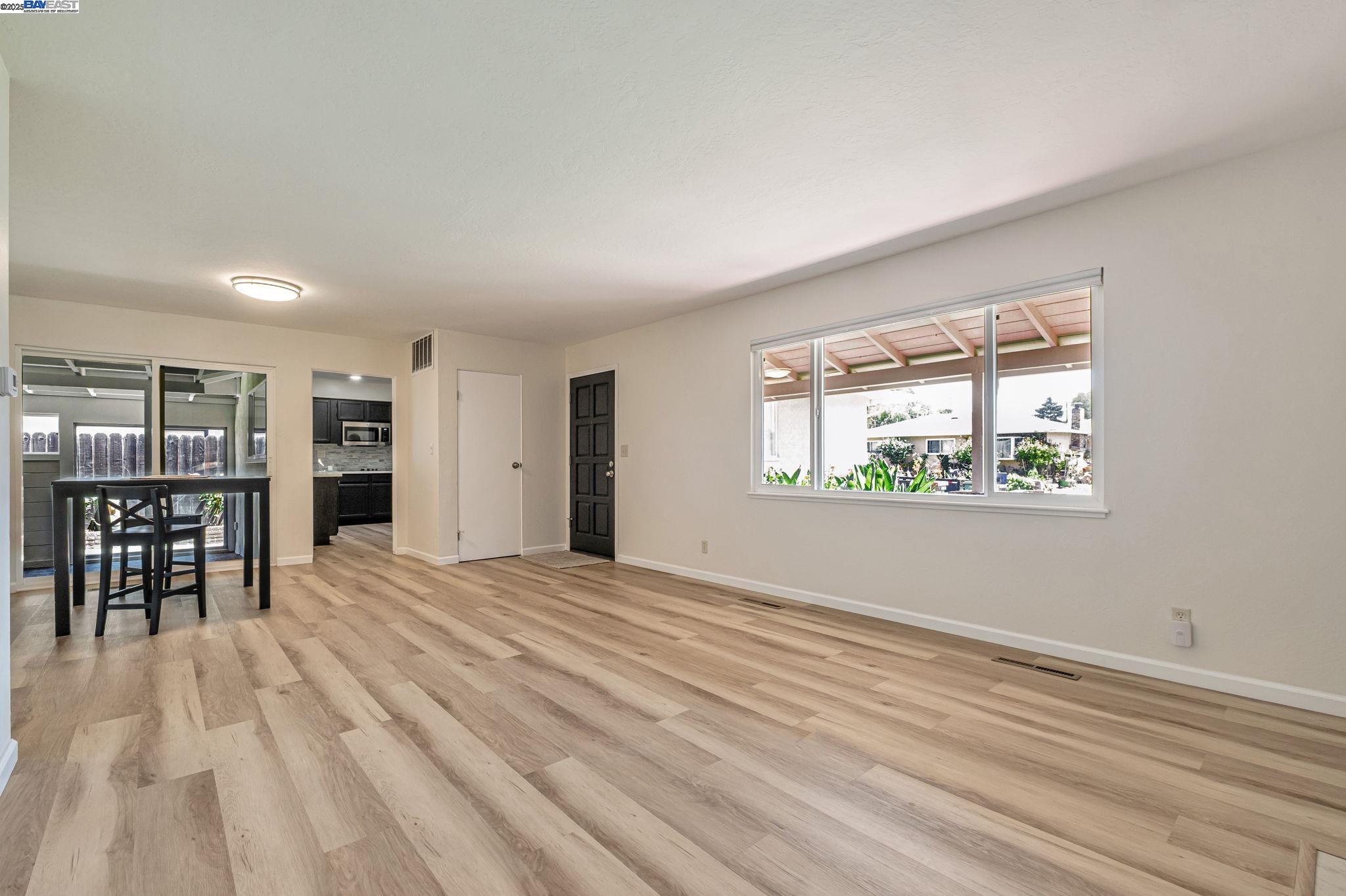 Detail Gallery Image 9 of 43 For 570 Erica Pl, Hayward,  CA 94544 - 3 Beds | 2 Baths
