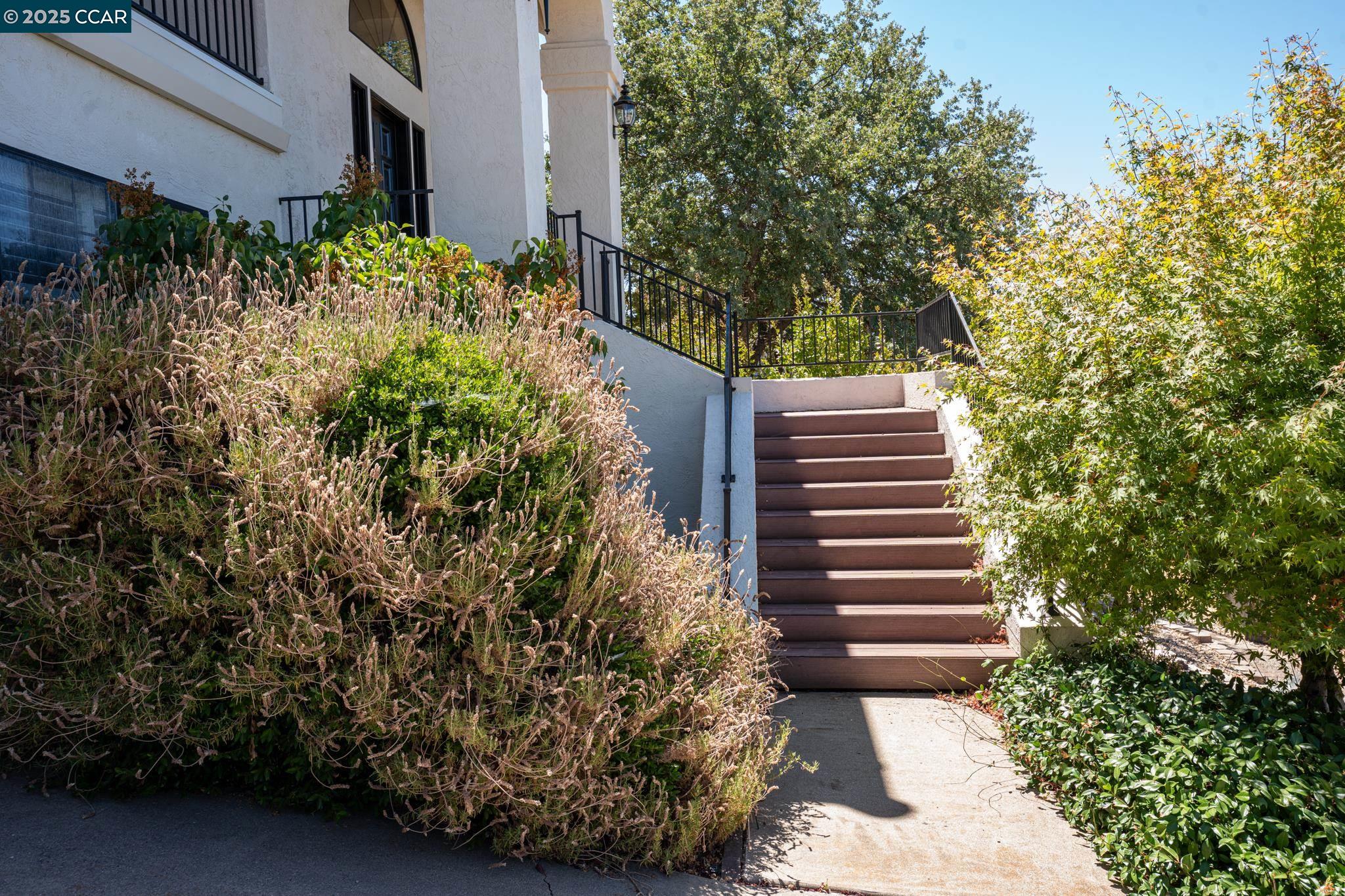Detail Gallery Image 3 of 57 For 643 Old Course Ct, Valley Springs,  CA 95252 - 3 Beds | 2/1 Baths
