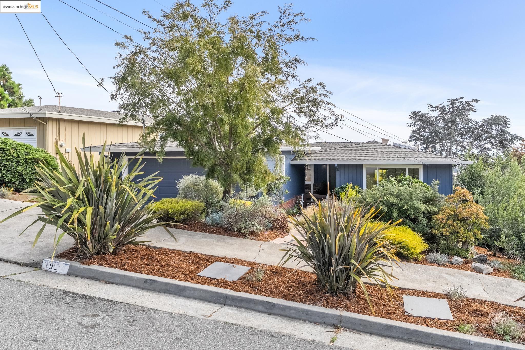 Detail Gallery Image 2 of 60 For 6934 Fairview Dr, El Cerrito,  CA 94530 - 4 Beds | 2 Baths