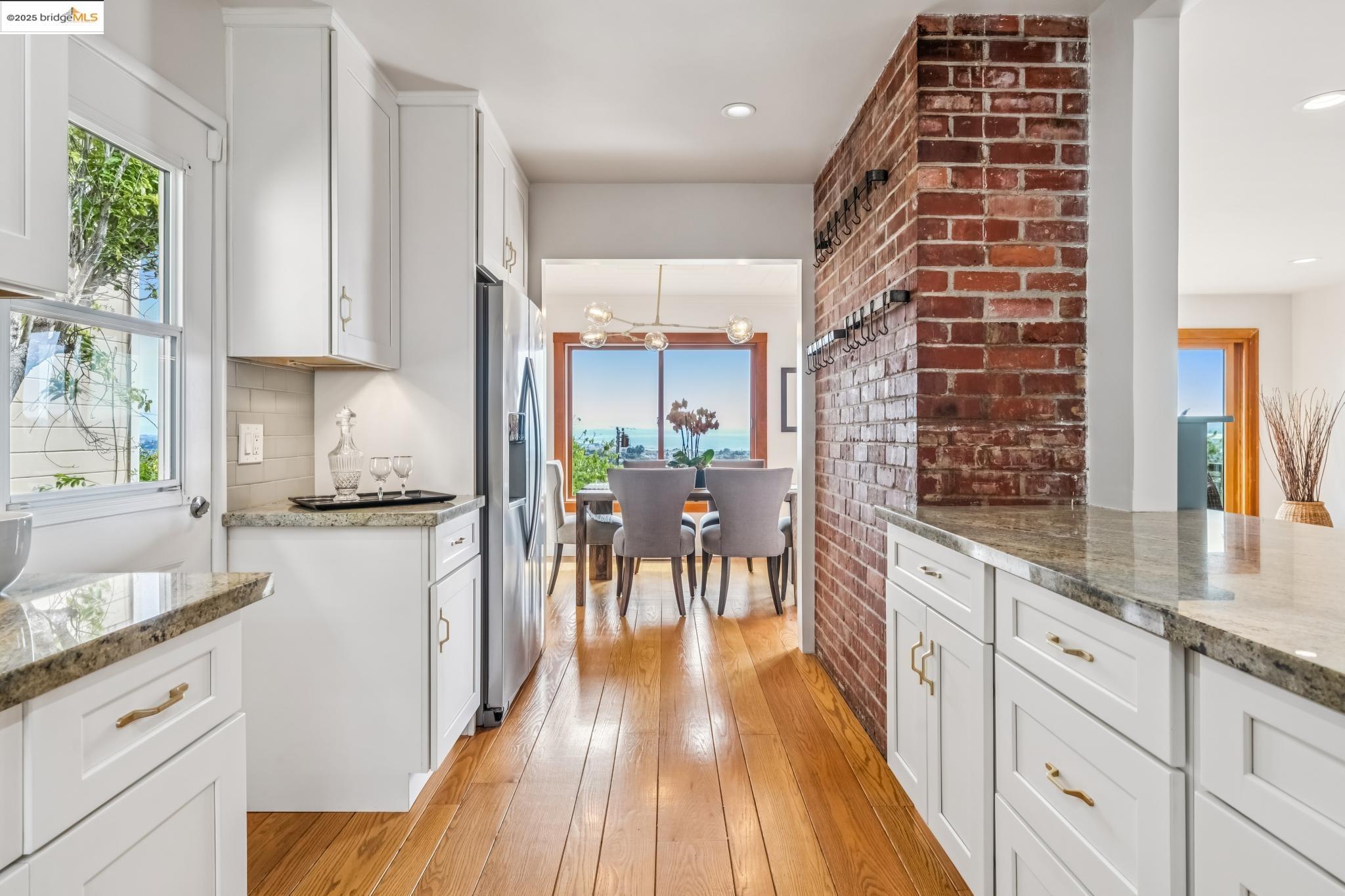 Detail Gallery Image 19 of 60 For 6934 Fairview Dr, El Cerrito,  CA 94530 - 4 Beds | 2 Baths