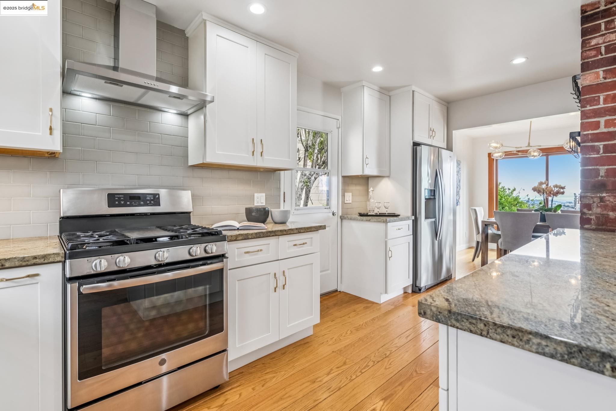 Detail Gallery Image 20 of 60 For 6934 Fairview Dr, El Cerrito,  CA 94530 - 4 Beds | 2 Baths