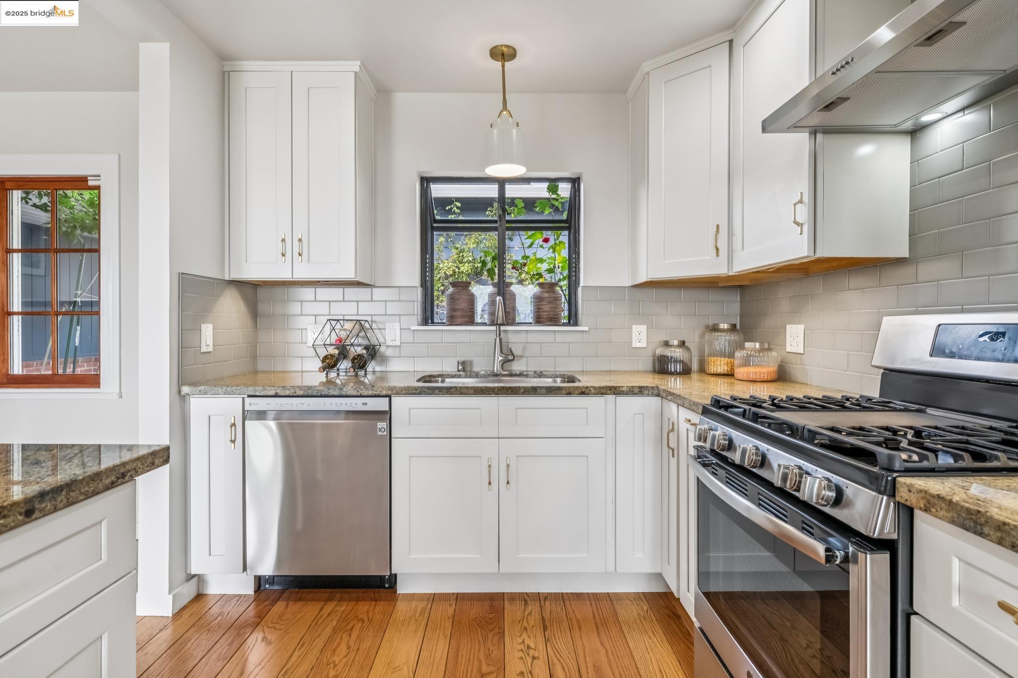 Detail Gallery Image 21 of 60 For 6934 Fairview Dr, El Cerrito,  CA 94530 - 4 Beds | 2 Baths
